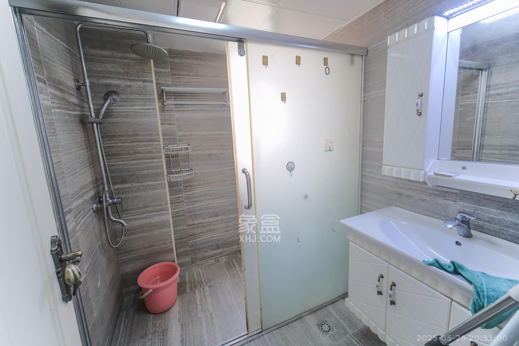 三一街区  3室2厅2卫    85.8万 三一街区  3室2厅2卫    85.8万卫生间