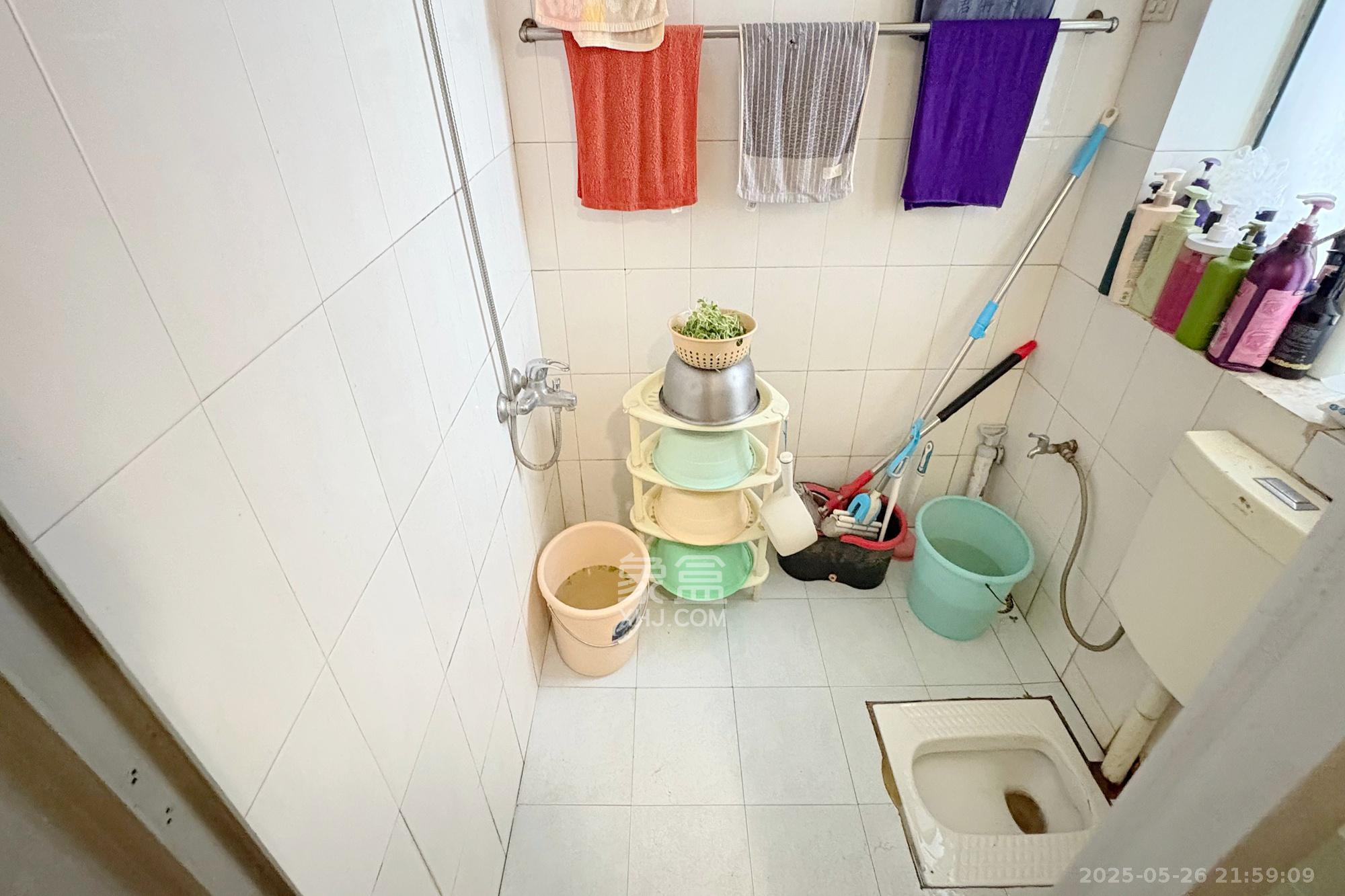 王府花园 3室2厅2卫 107.0万 王府花园 3室2厅2卫 107.0万卫生间