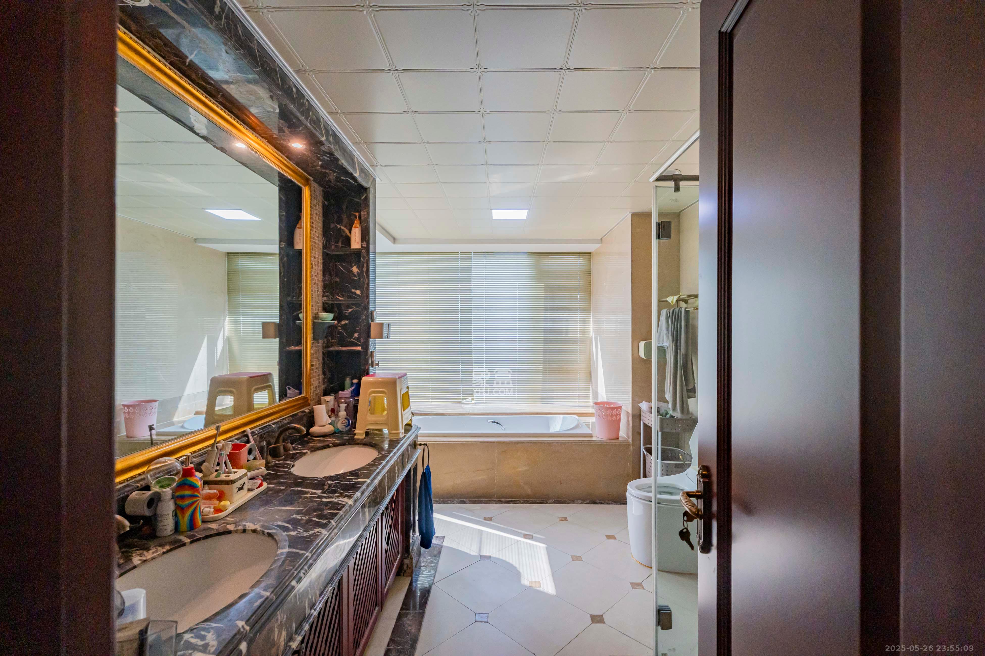 恒大雅苑 5室2厅3卫 280.0万 恒大雅苑 5室2厅3卫 280.0万卫生间