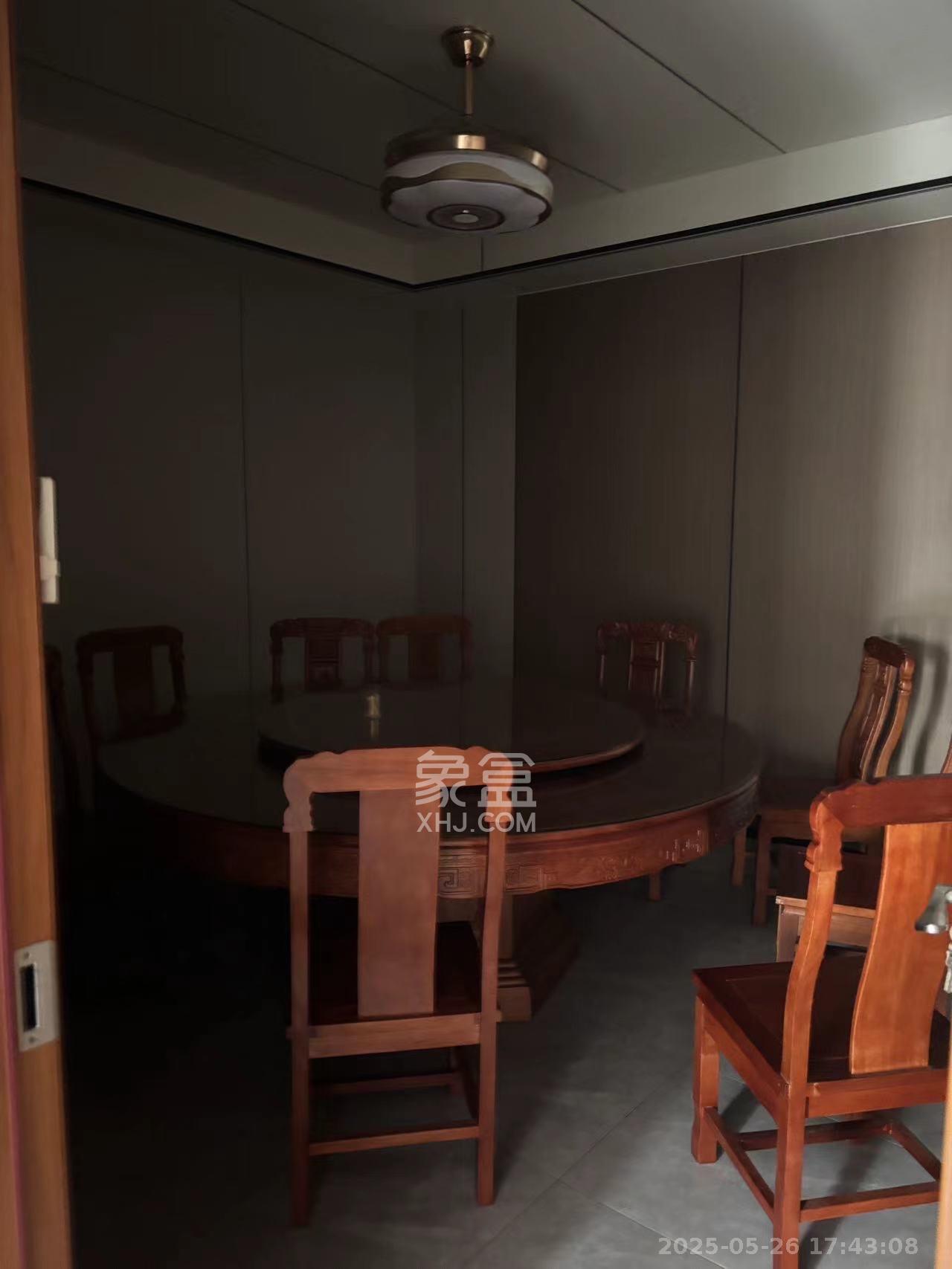 山水人家三期   130.05㎡     4000.00元/月室内图