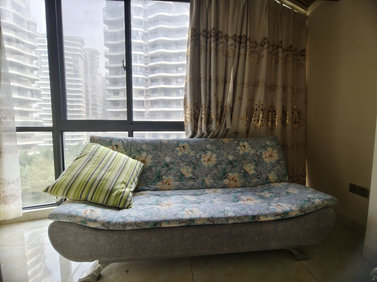 绿地海长流一期  3室2厅1卫    116.0万 绿地海长流一期  3室2厅1卫    116.0万室内图