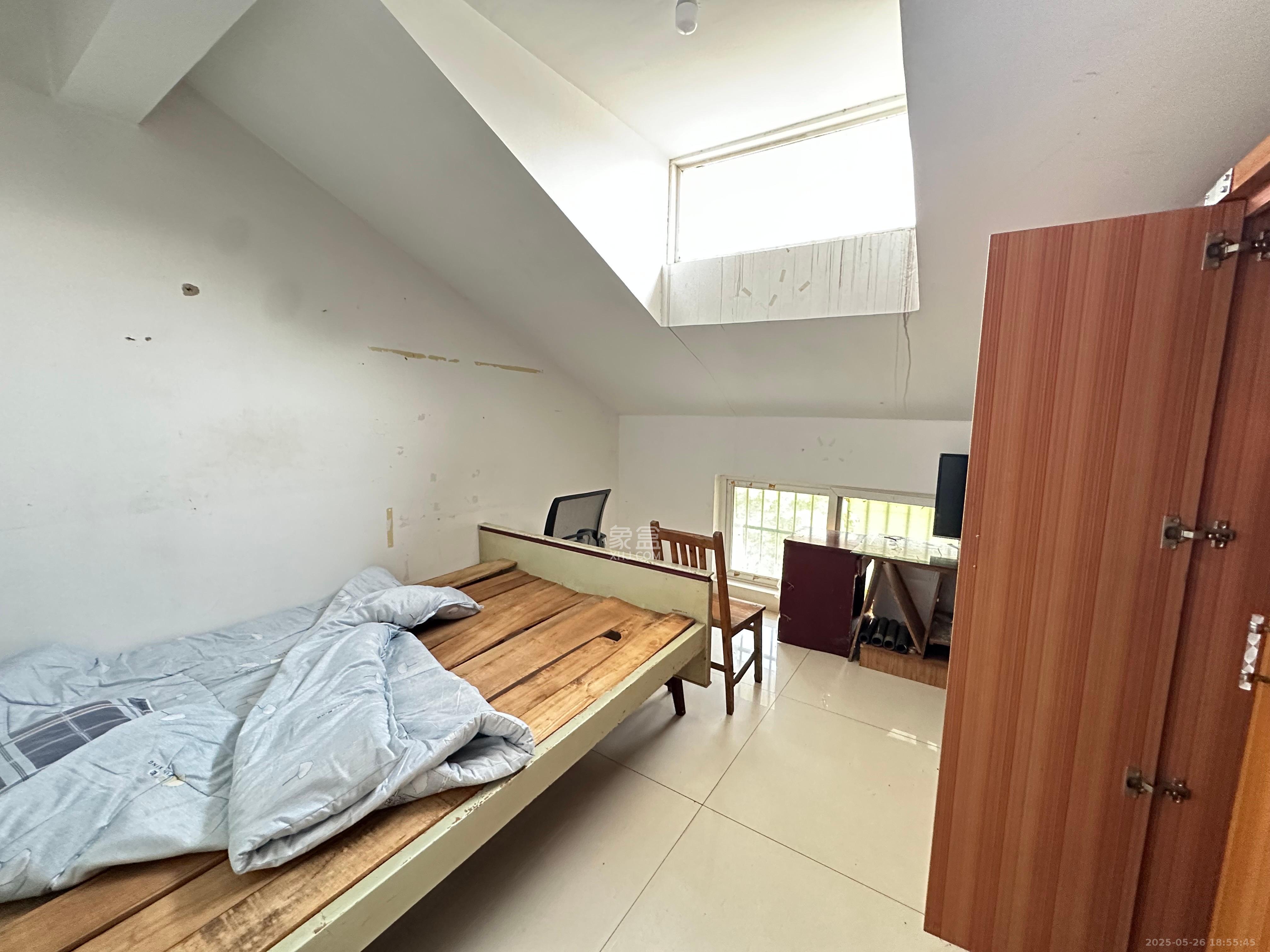 鄱阳小区 1室2厅1卫 1000.0元/月 鄱阳小区 1室2厅1卫 1000.0元/月室内图