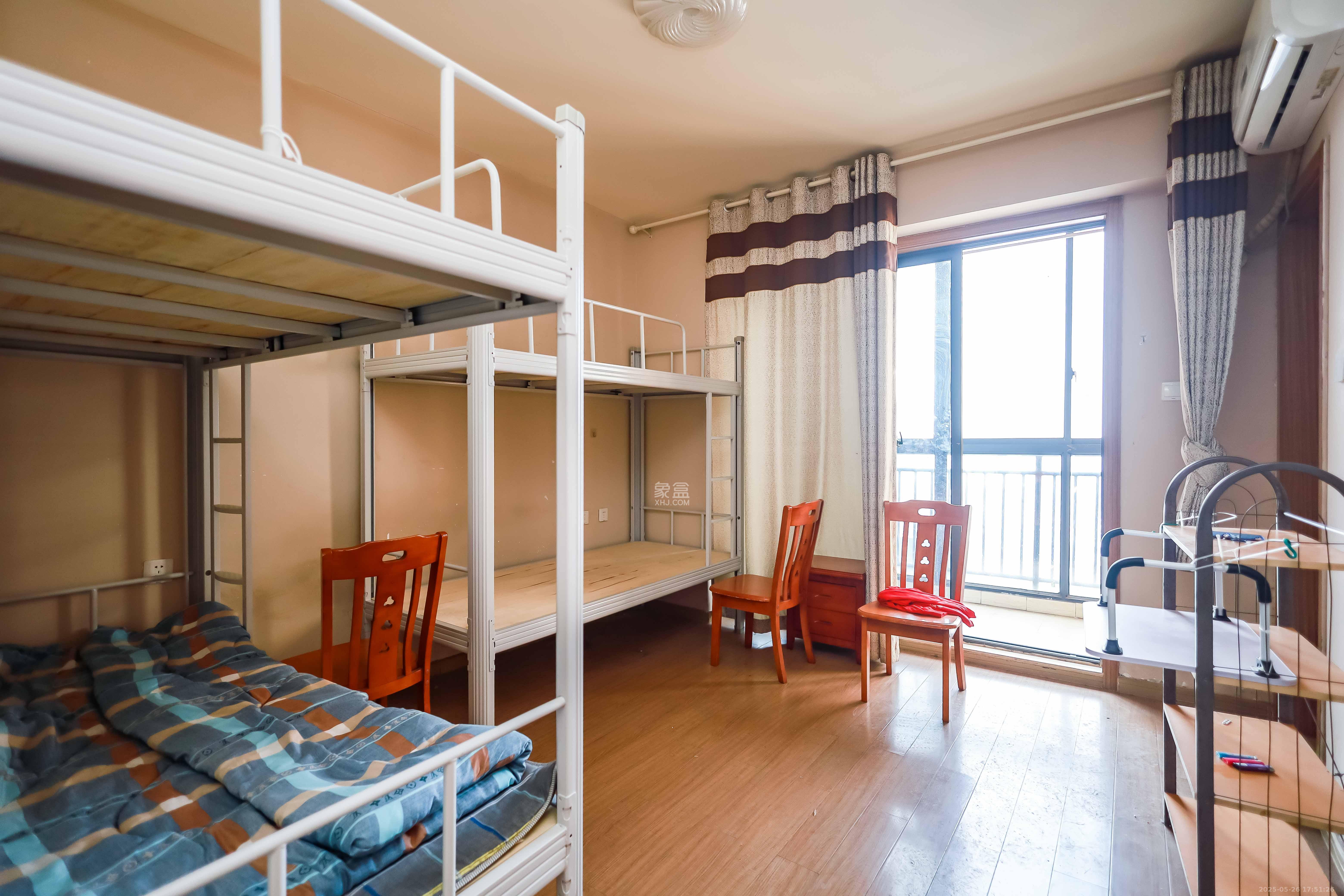 麓谷小镇 3室2厅2卫 71.5万 麓谷小镇 3室2厅2卫 71.5万卧室