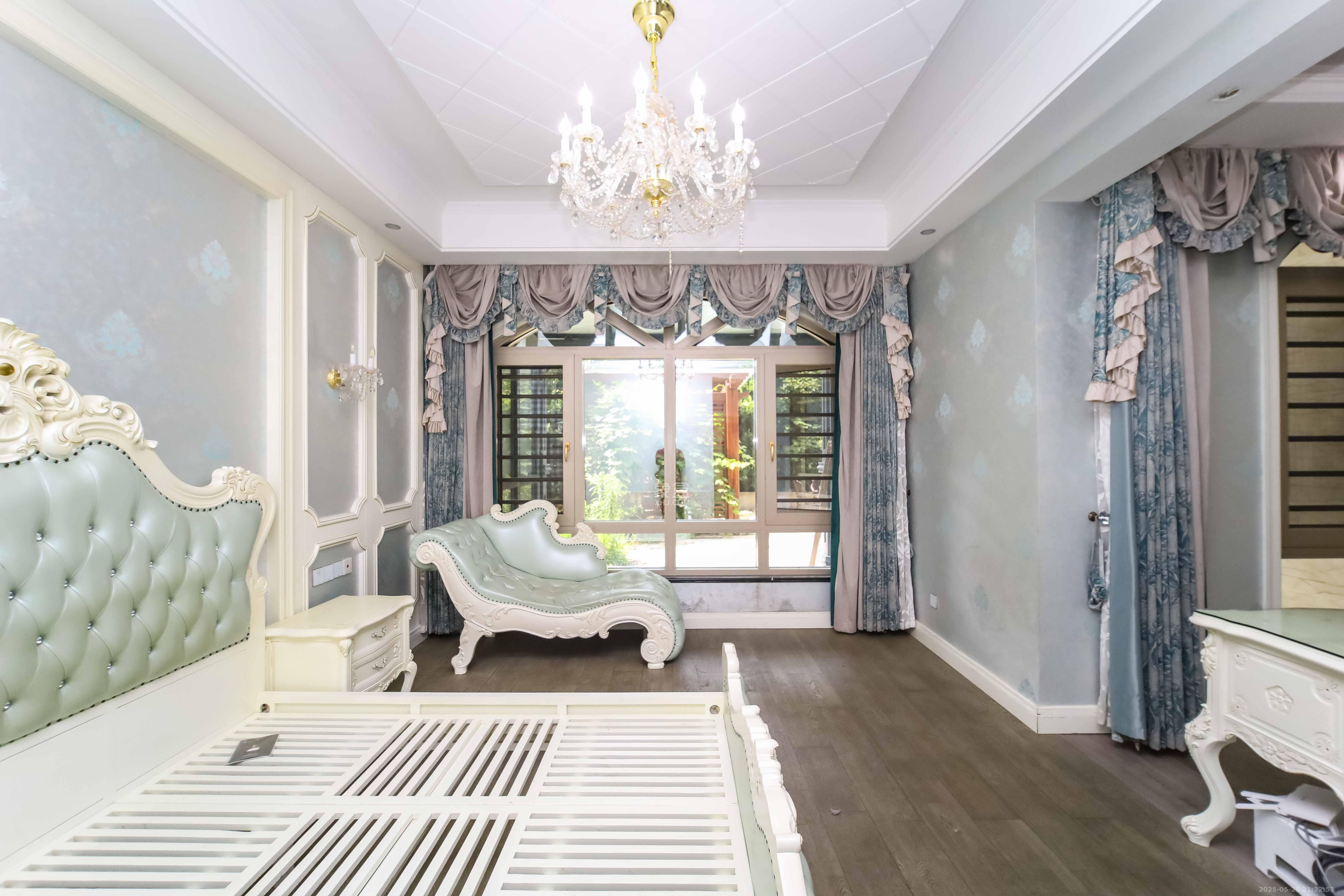 江河中央洋房  4室2厅2卫    450.0万 江河中央洋房  4室2厅2卫    450.0万卧室