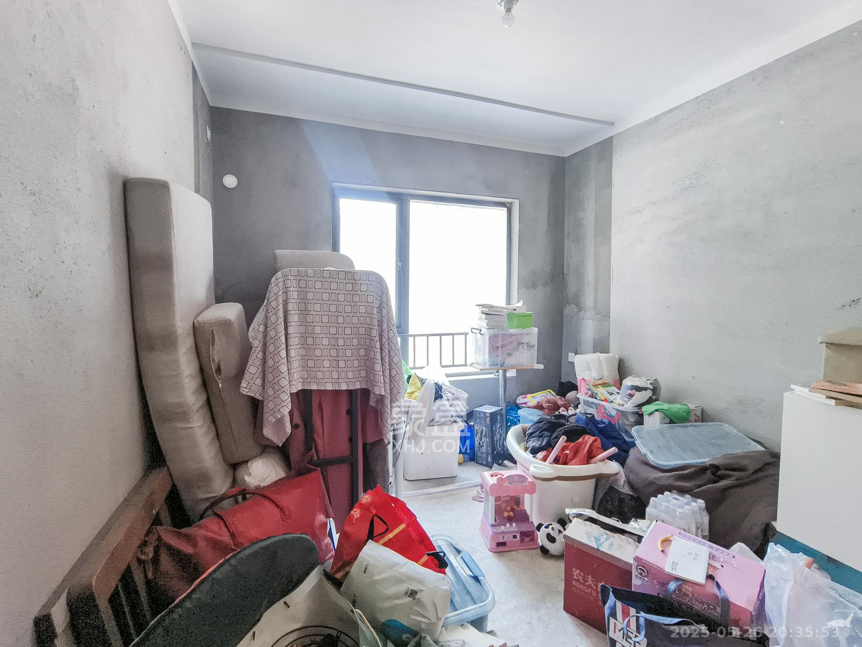 荣盛城 4室2厅2卫 81.0万 荣盛城 4室2厅2卫 81.0万卧室