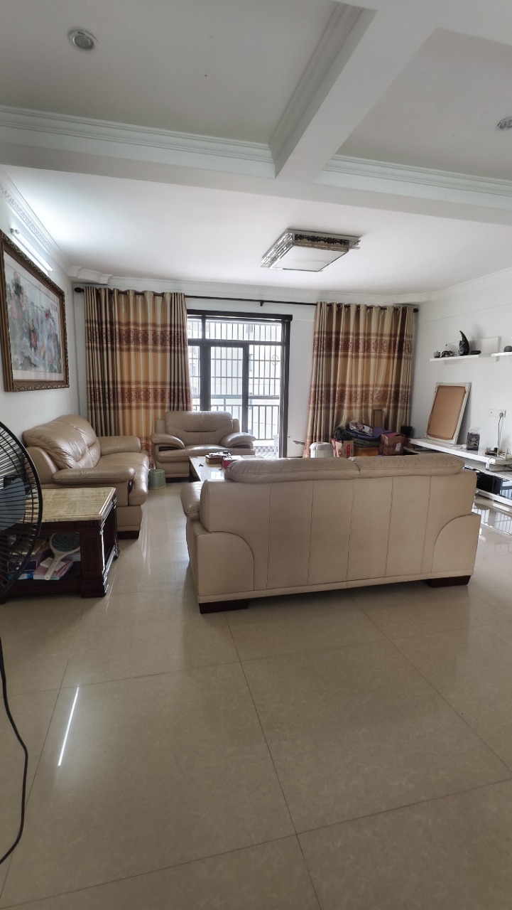 金城一品 4室2厅2卫 226.0万 金城一品 4室2厅2卫 226.0万客厅