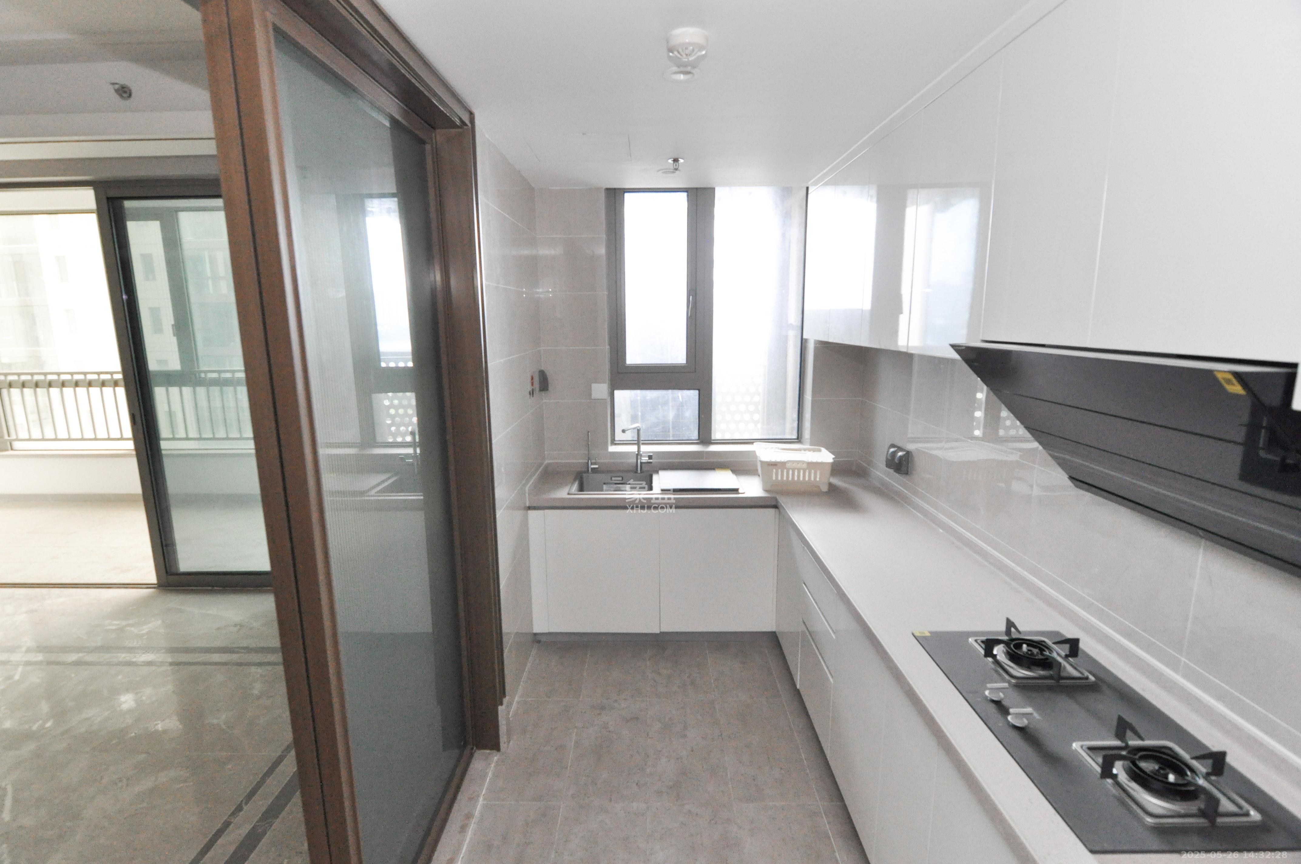 梅溪湖金茂湾 4室2厅2卫 315.0万 梅溪湖金茂湾 4室2厅2卫 315.0万厨房