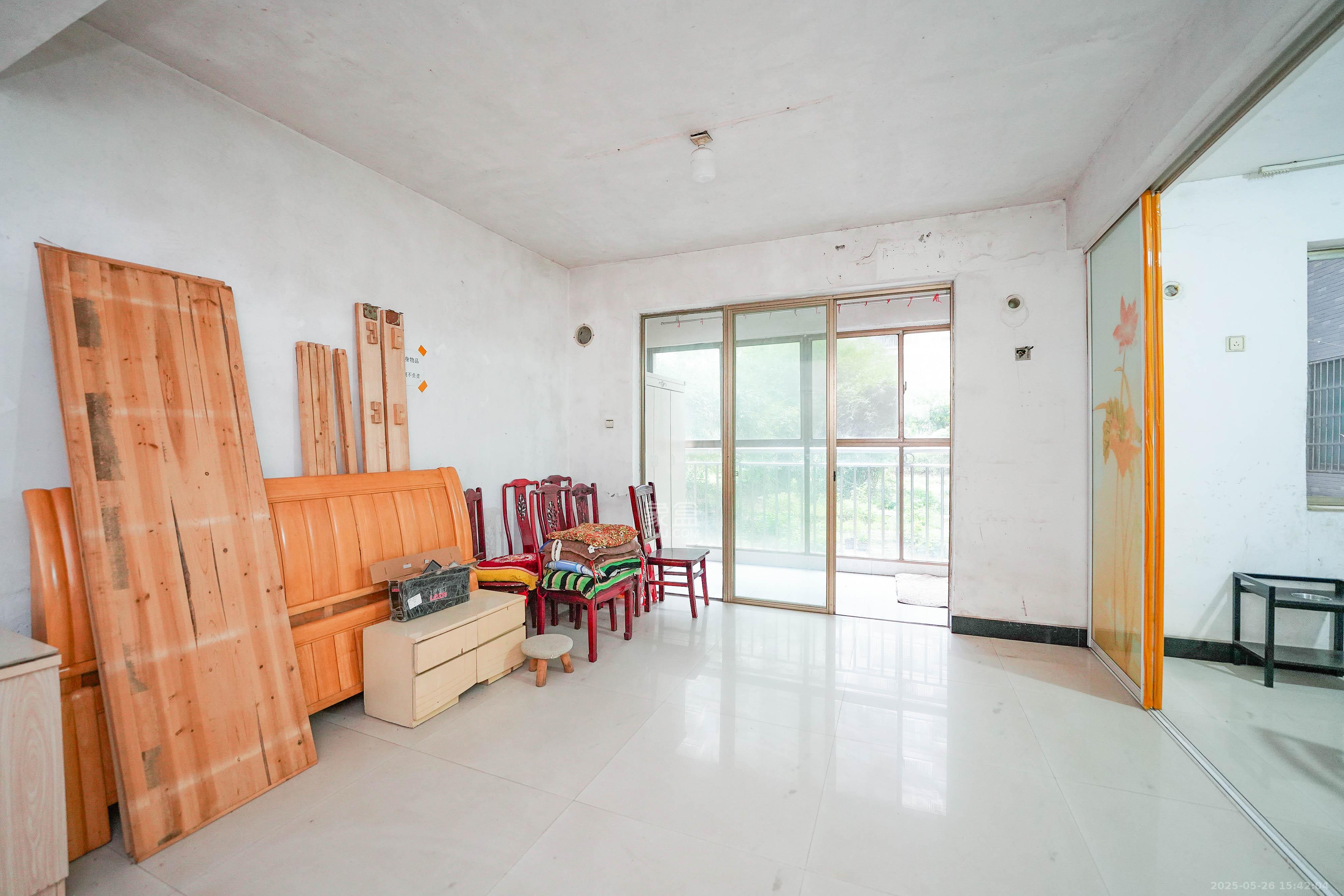 南郡明珠  4室2厅1卫    1400.0元/月 南郡明珠  4室2厅1卫    1400.0元/月室内图1