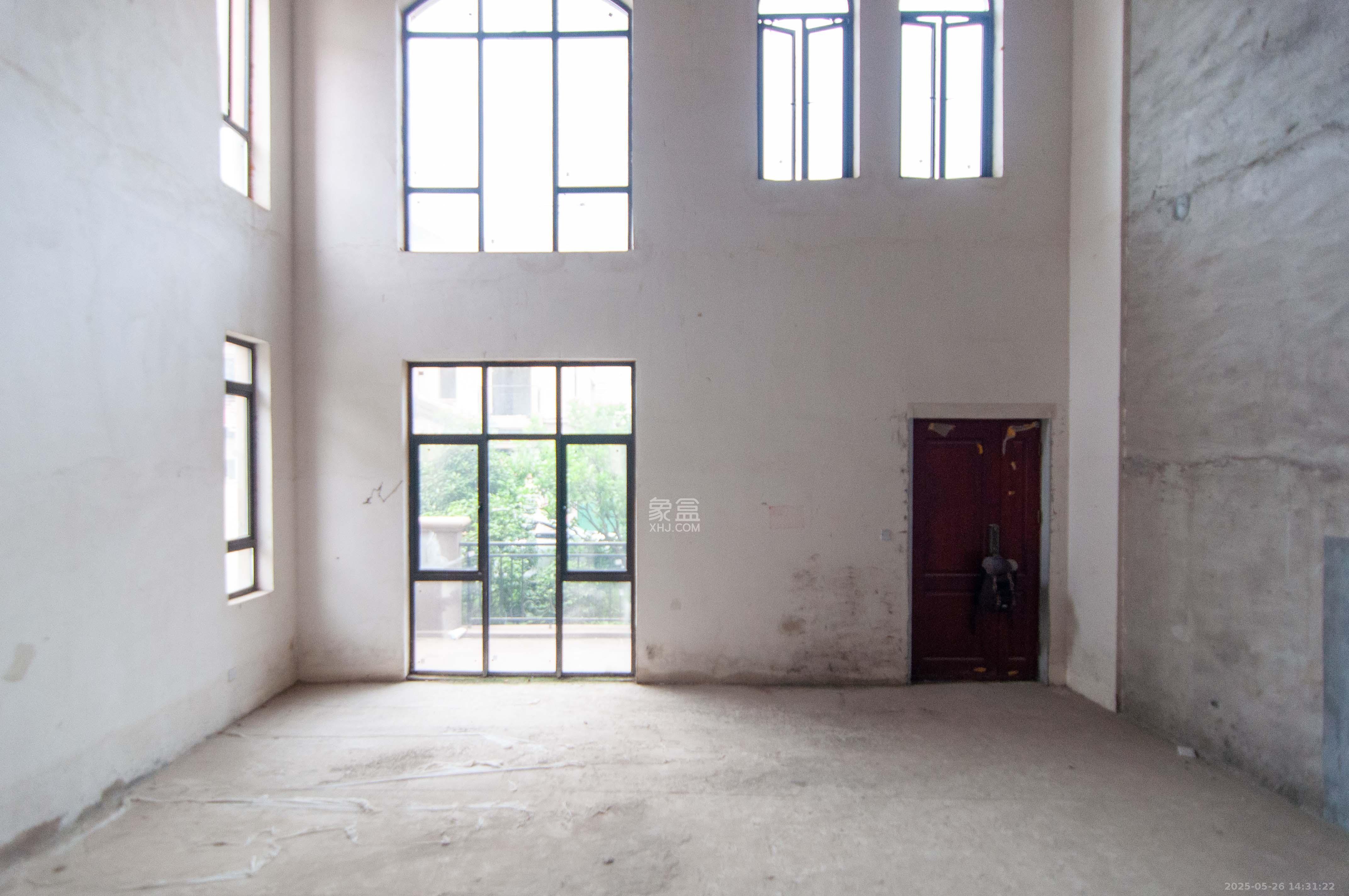 振业城二期 5室2厅3卫 1066.0万 振业城二期 5室2厅3卫 1066.0万客厅