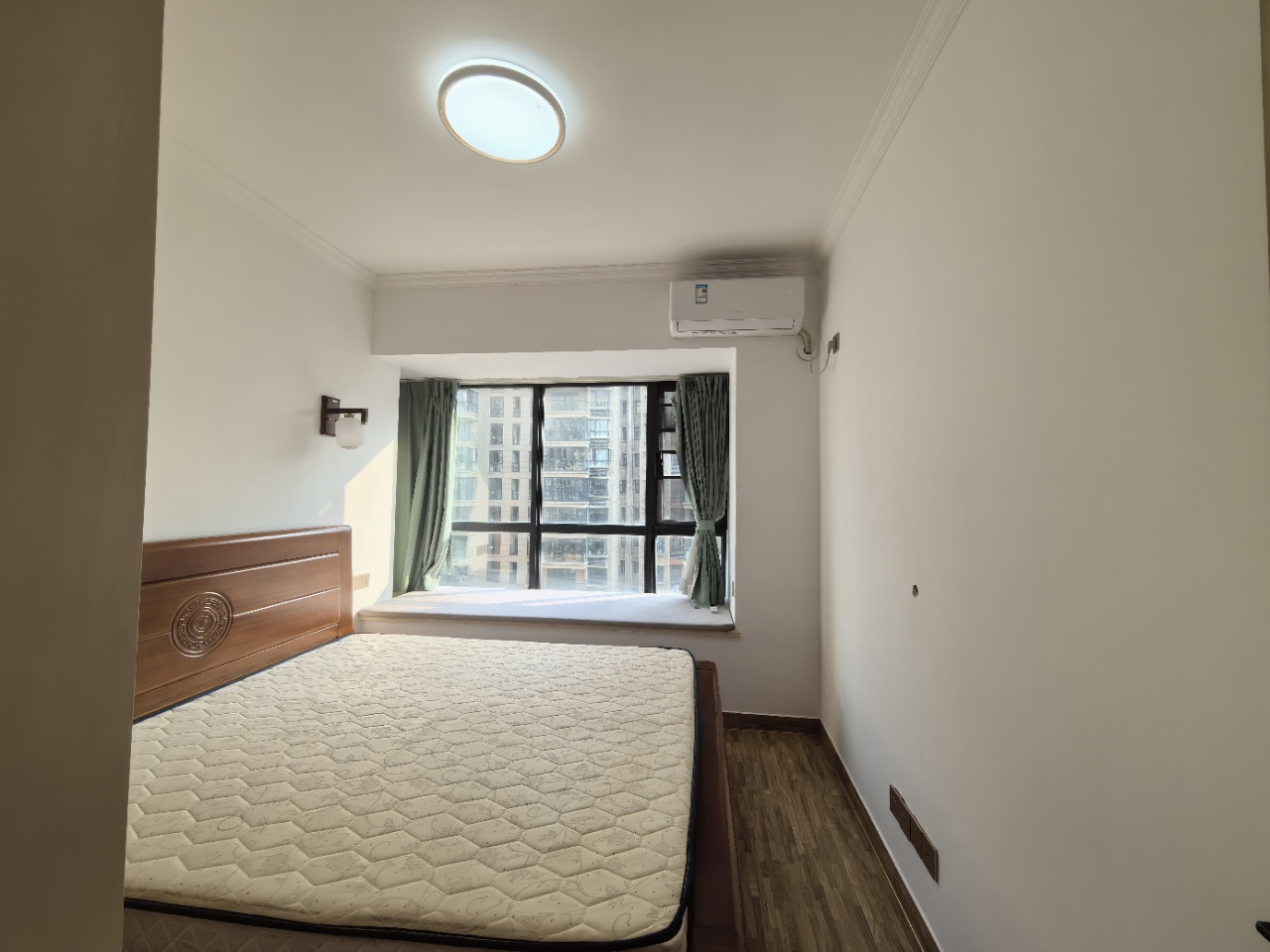 伊泰天骄二期 2室2厅1卫 136.0万 伊泰天骄二期 2室2厅1卫 136.0万室内图