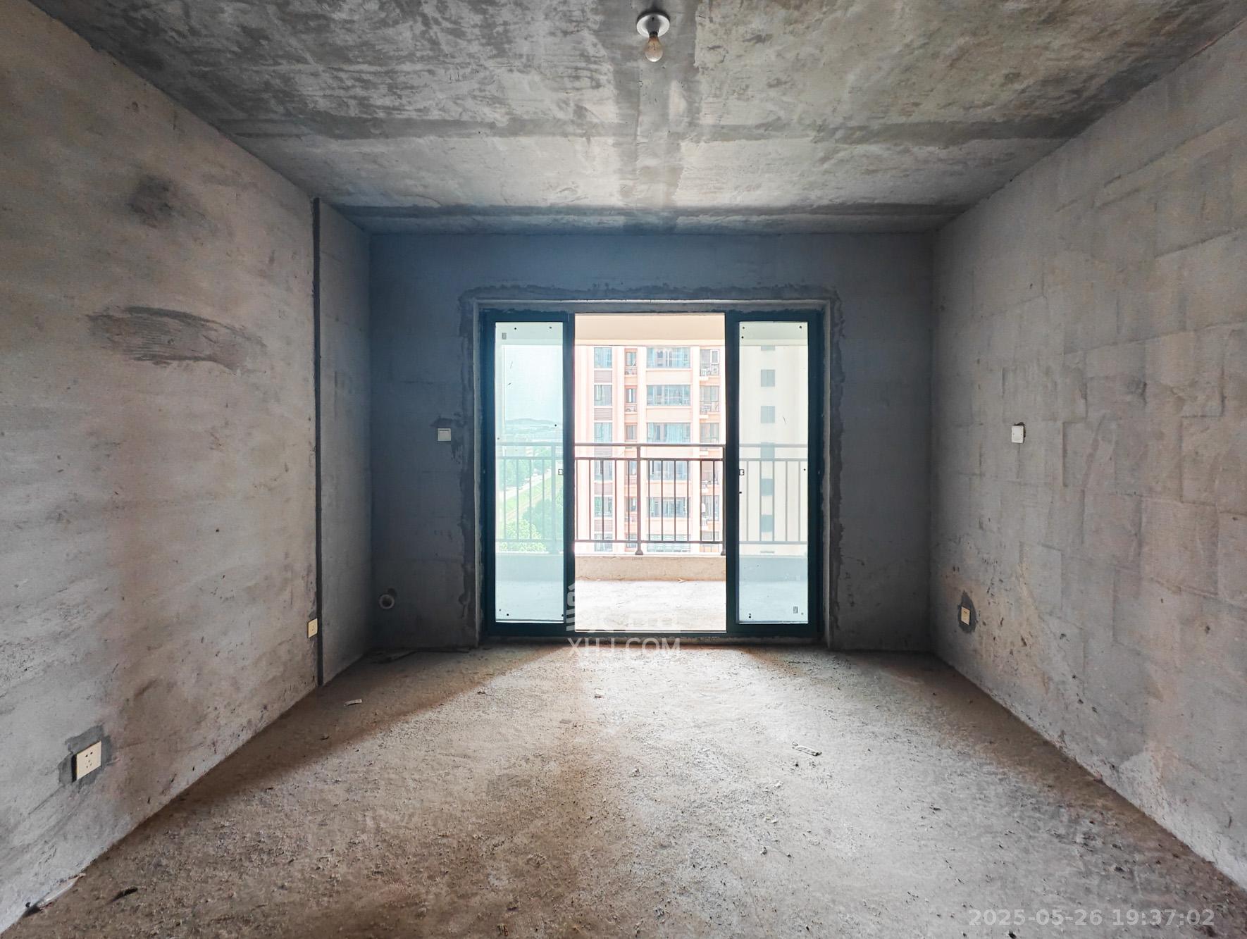 博长山水香颐 4室2厅2卫 92.00万 博长山水香颐 4室2厅2卫 92.00万客厅