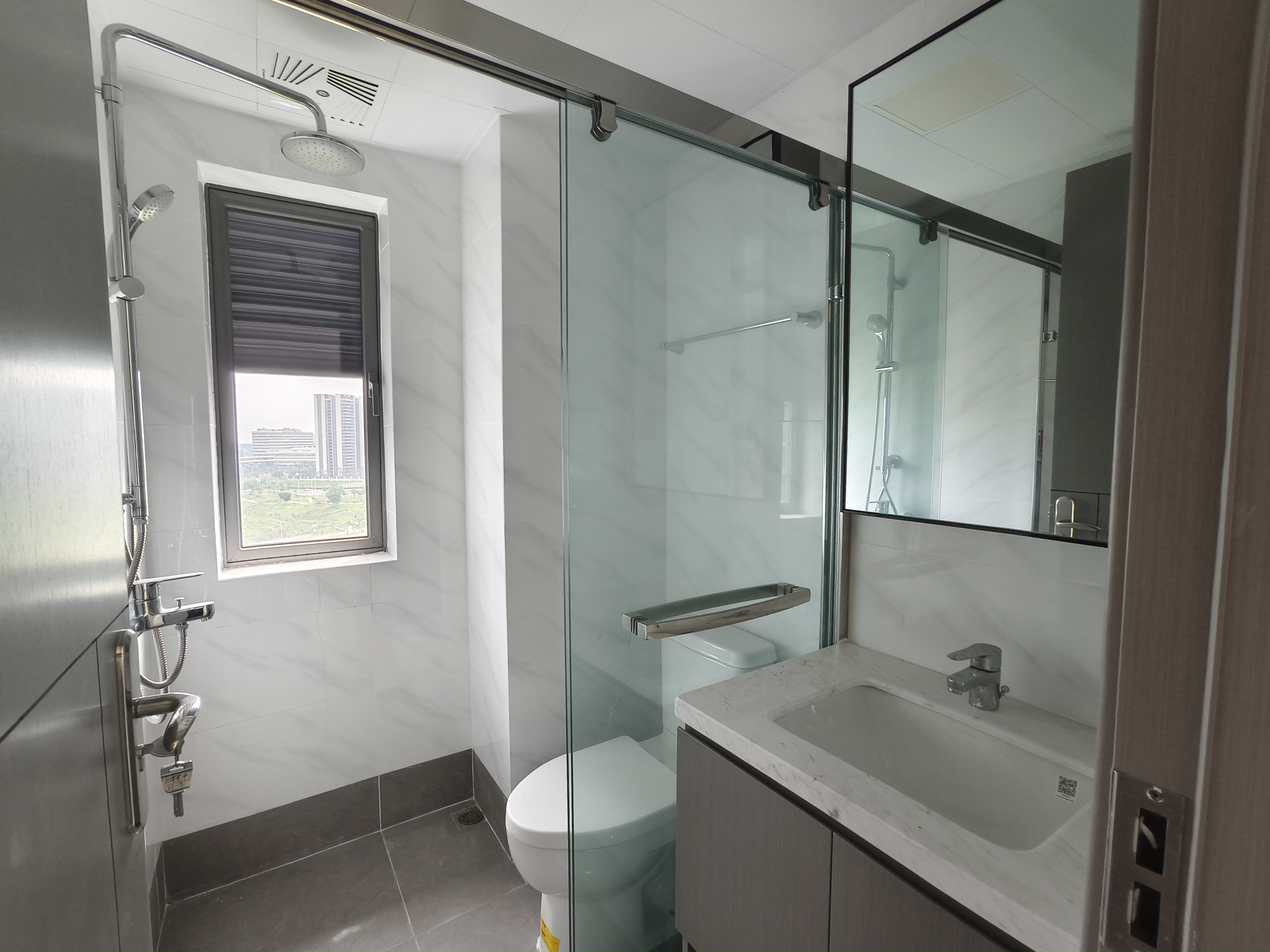 华侨城曦海岸3期  4室2厅2卫    183.0万 华侨城曦海岸3期  4室2厅2卫    183.0万客厅