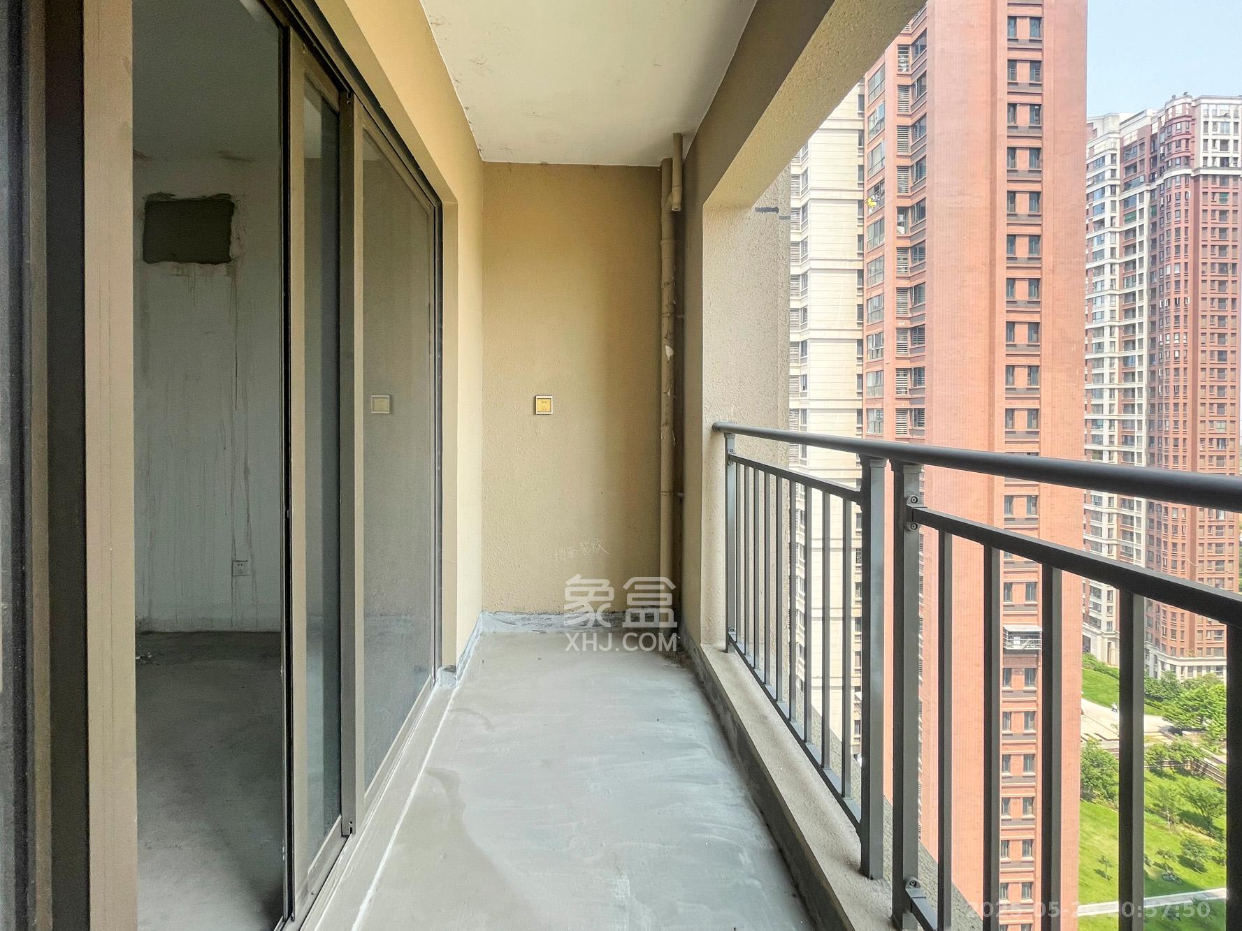 长沙雅居乐花园 4室2厅2卫 123.00万 长沙雅居乐花园 4室2厅2卫 123.00万阳台