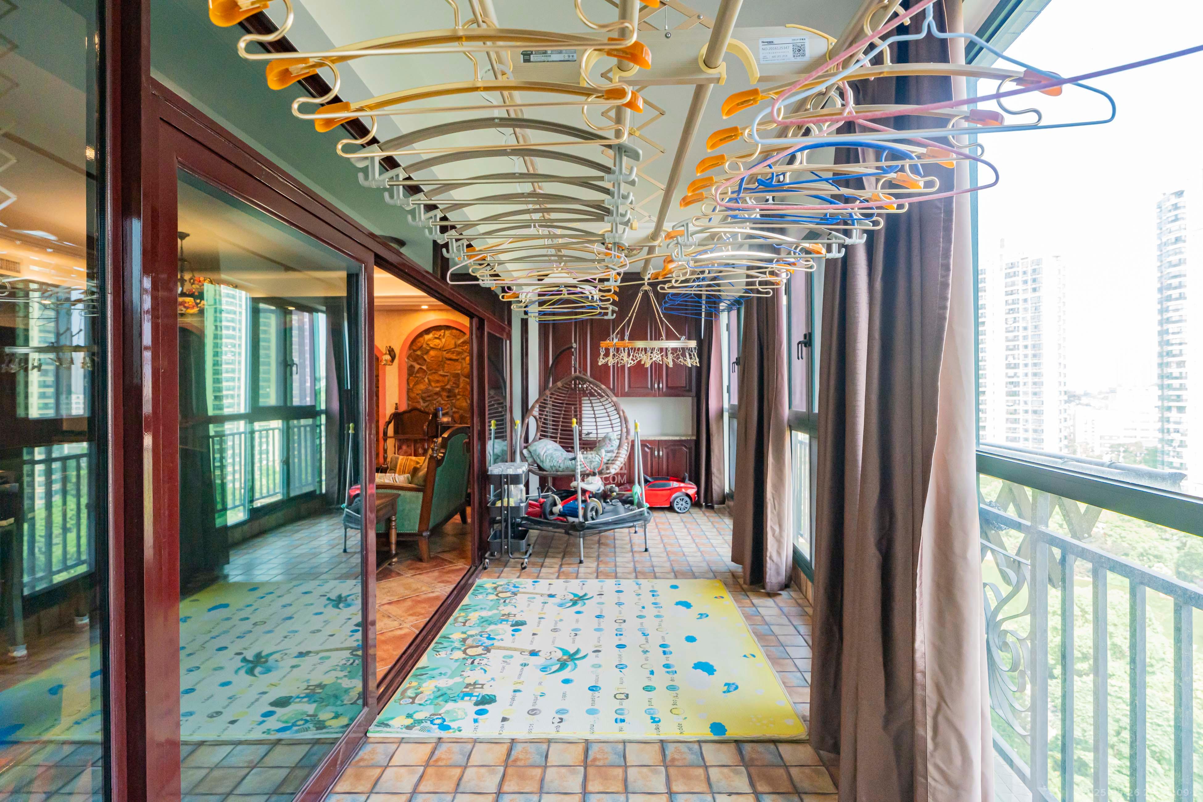 恒大雅苑 5室2厅3卫 280.0万 恒大雅苑 5室2厅3卫 280.0万阳台