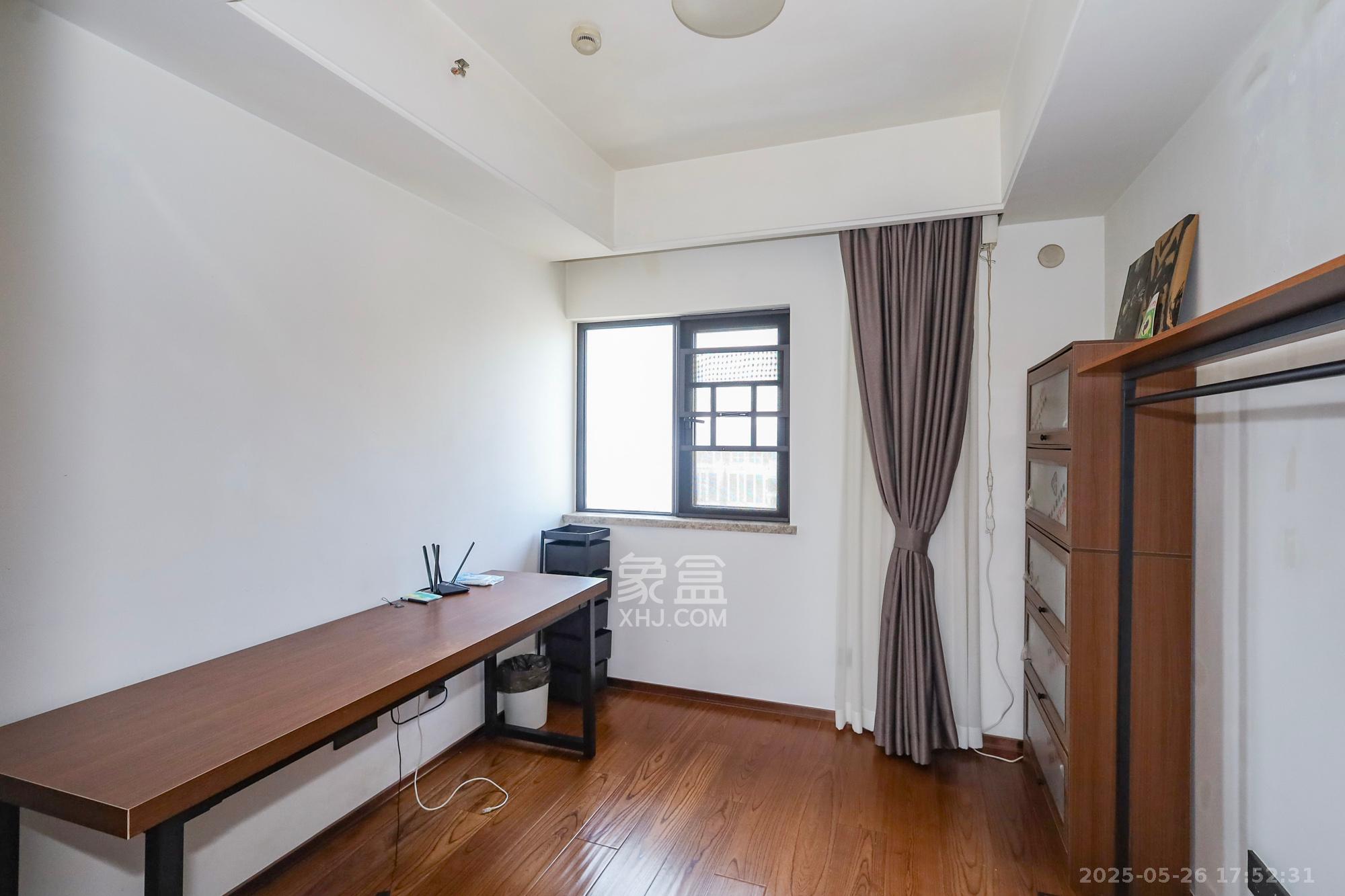 万科里金域滨江 4室2厅2卫 400.0万 万科里金域滨江 4室2厅2卫 400.0万卧室