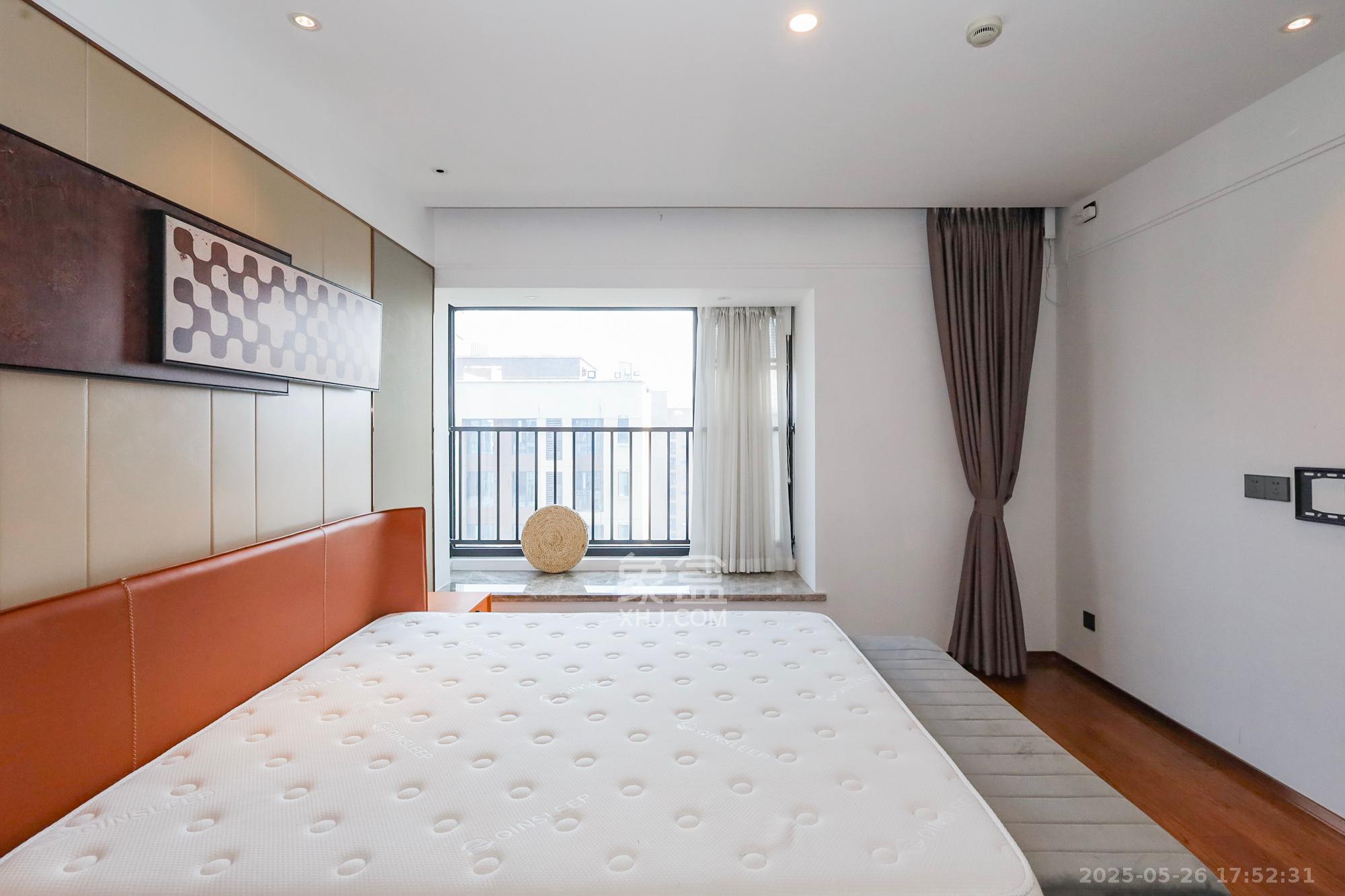 万科里金域滨江 4室2厅2卫 400.0万 万科里金域滨江 4室2厅2卫 400.0万卧室