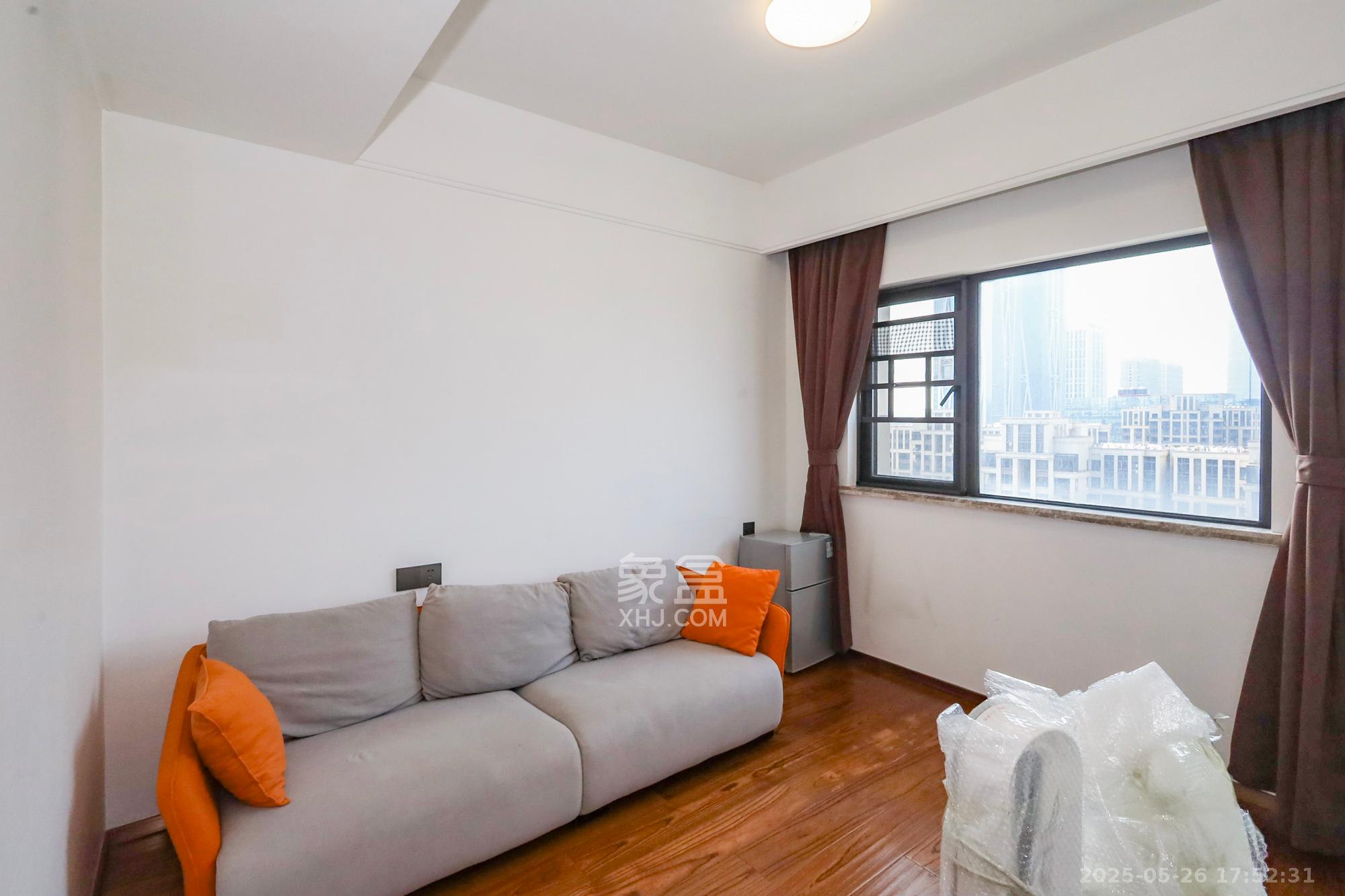 万科里金域滨江 4室2厅2卫 400.0万 万科里金域滨江 4室2厅2卫 400.0万卧室