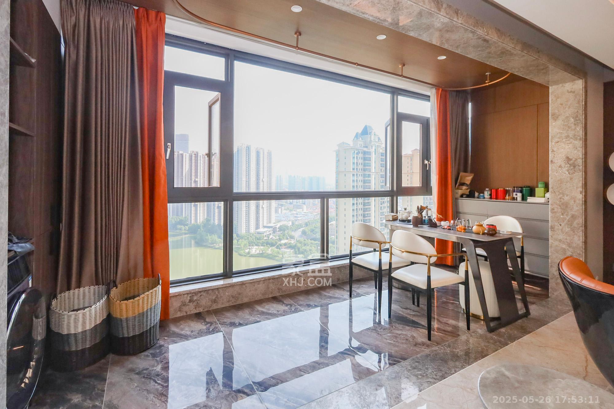 万科里金域滨江 4室2厅2卫 375.0万 万科里金域滨江 4室2厅2卫 375.0万阳台