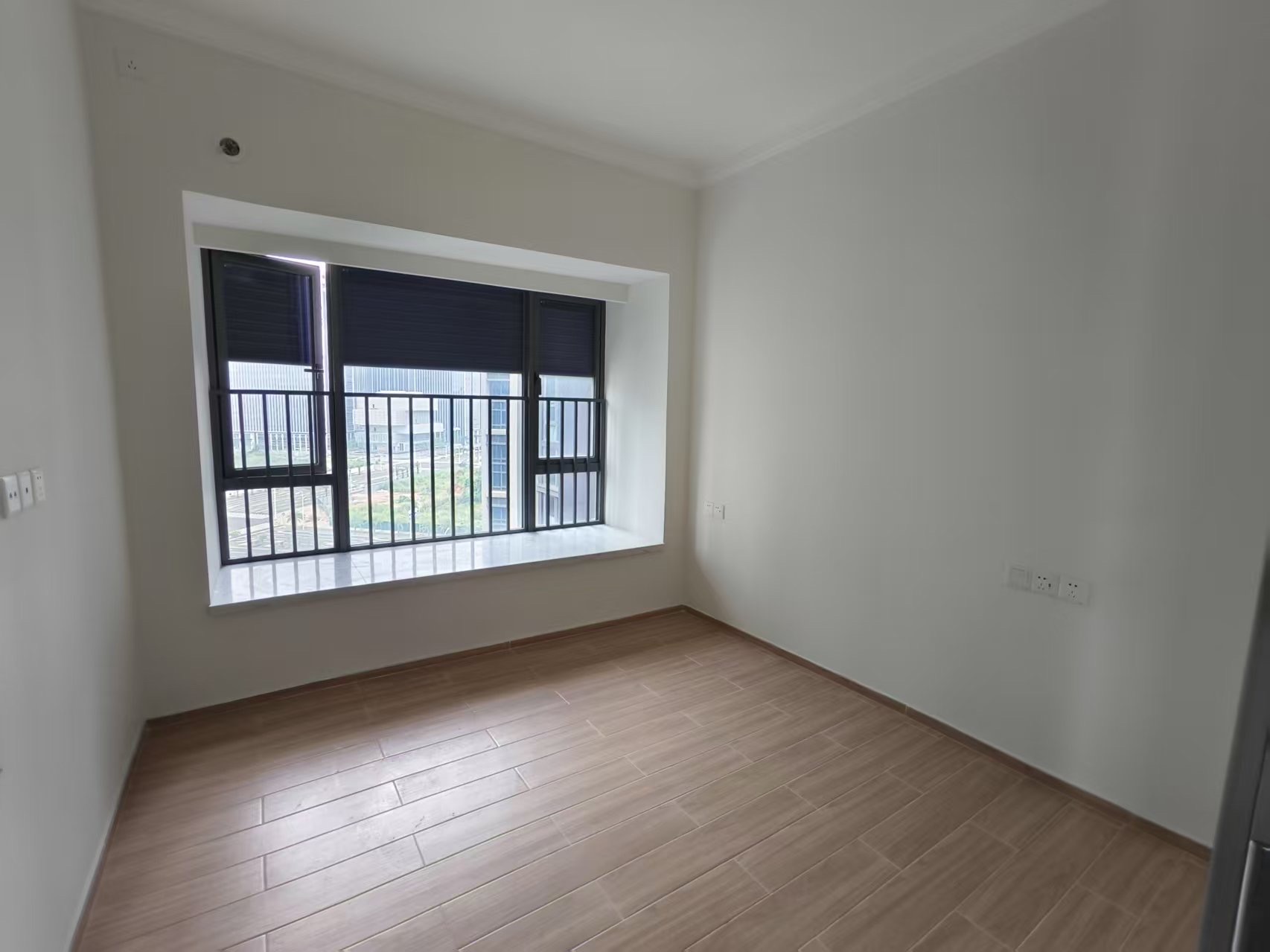 华侨城曦海岸3期  4室2厅2卫    3000.0元/月 华侨城曦海岸3期  4室2厅2卫    3000.0元/月室内图