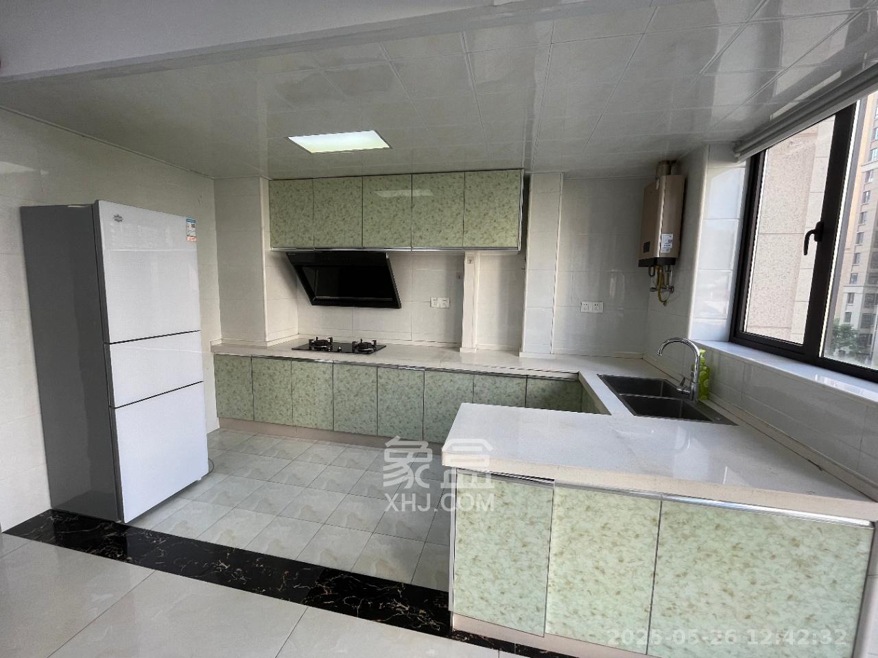 卓越浅水湾 4室2厅2卫 3260.0元/月 卓越浅水湾 4室2厅2卫 3260.0元/月室内图