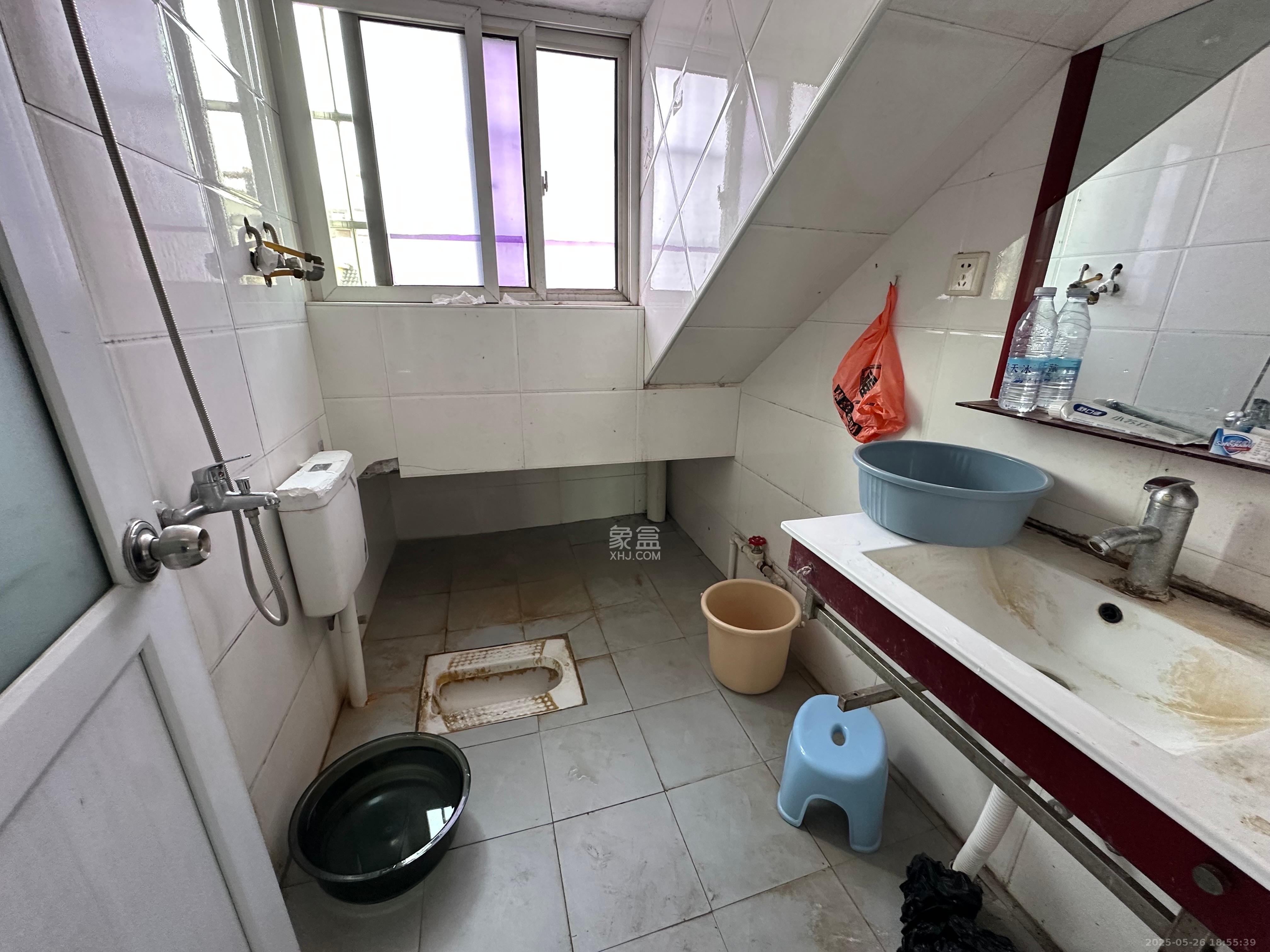 鄱阳小区 1室2厅1卫 1000.0元/月 鄱阳小区 1室2厅1卫 1000.0元/月室内图