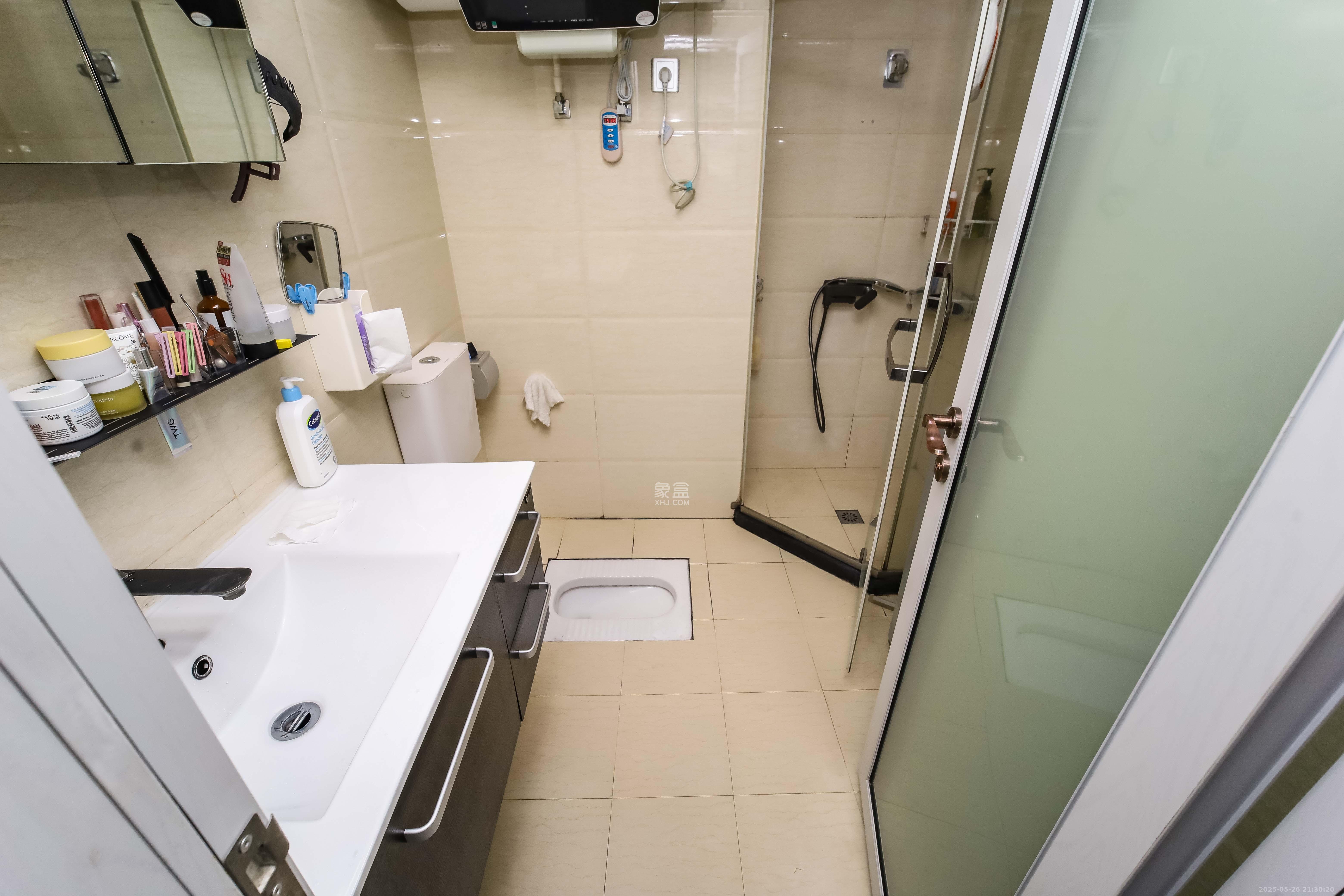 红橡华园(菲莎公馆)  1室1厅1卫    49.8万 红橡华园(菲莎公馆)  1室1厅1卫    49.8万卫生间