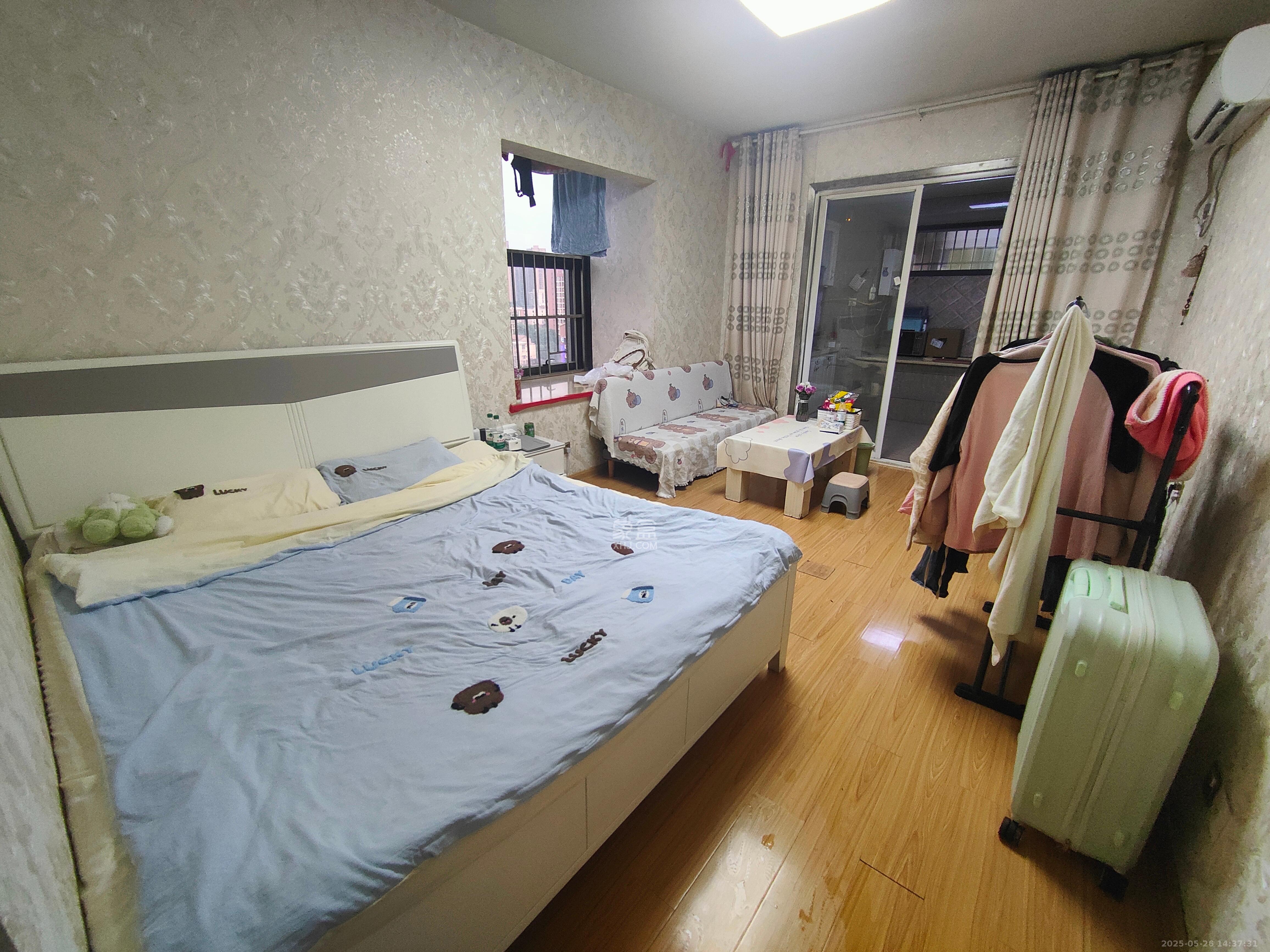 蓝湾国际广场  1室1厅1卫   1600.00元/月