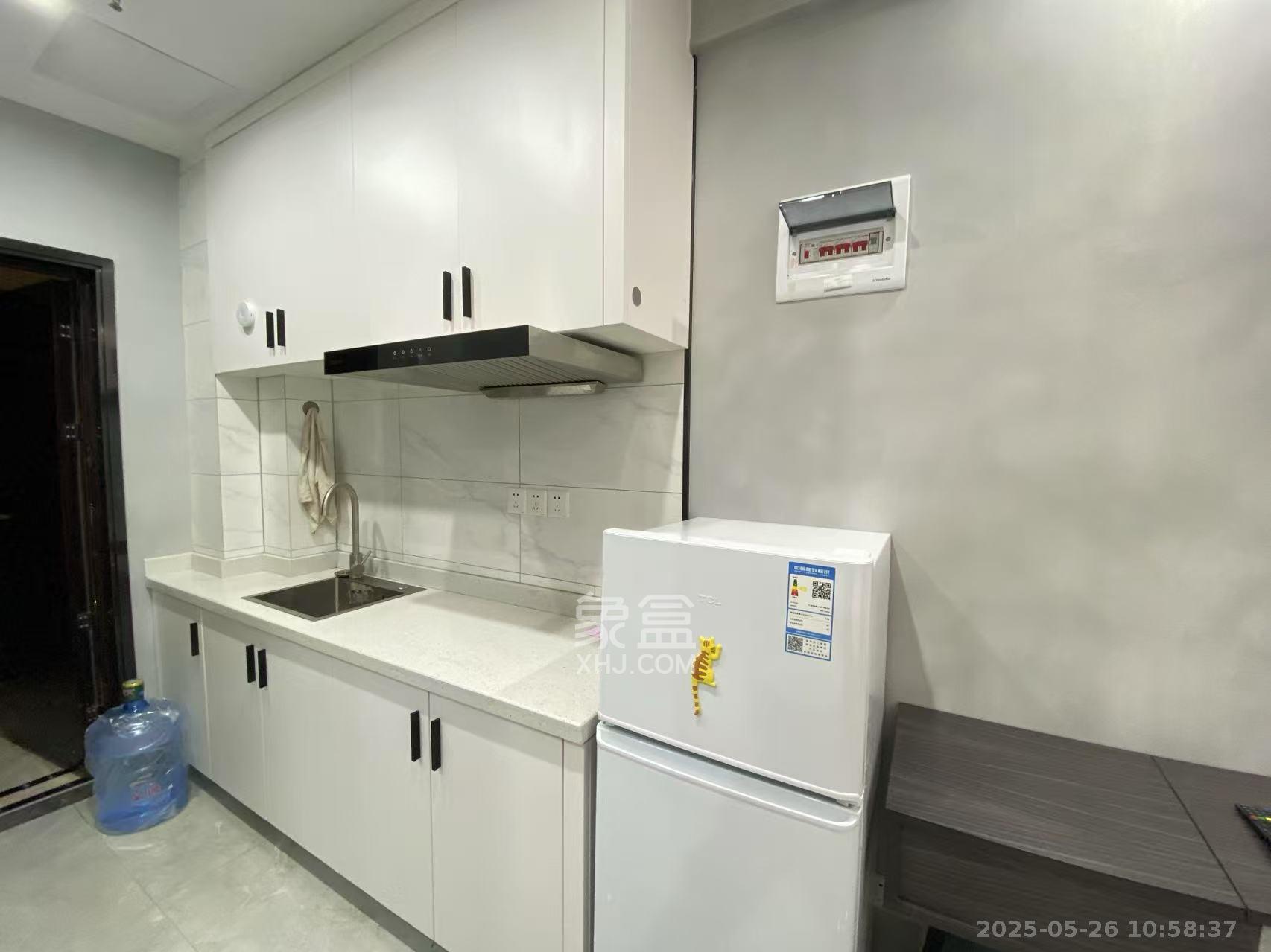 东盈商业广场(华泉城市广场)  1室1厅1卫    1700.0元/月 东盈商业广场(华泉城市广场)  1室1厅1卫    1700.0元/月