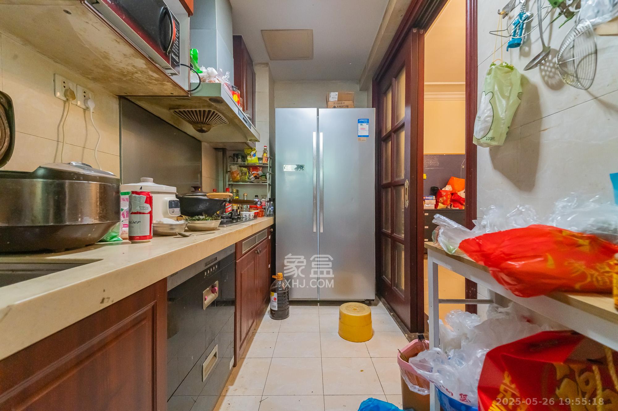 恒大翡翠华庭 2室2厅1卫 76.0万 恒大翡翠华庭 2室2厅1卫 76.0万厨房