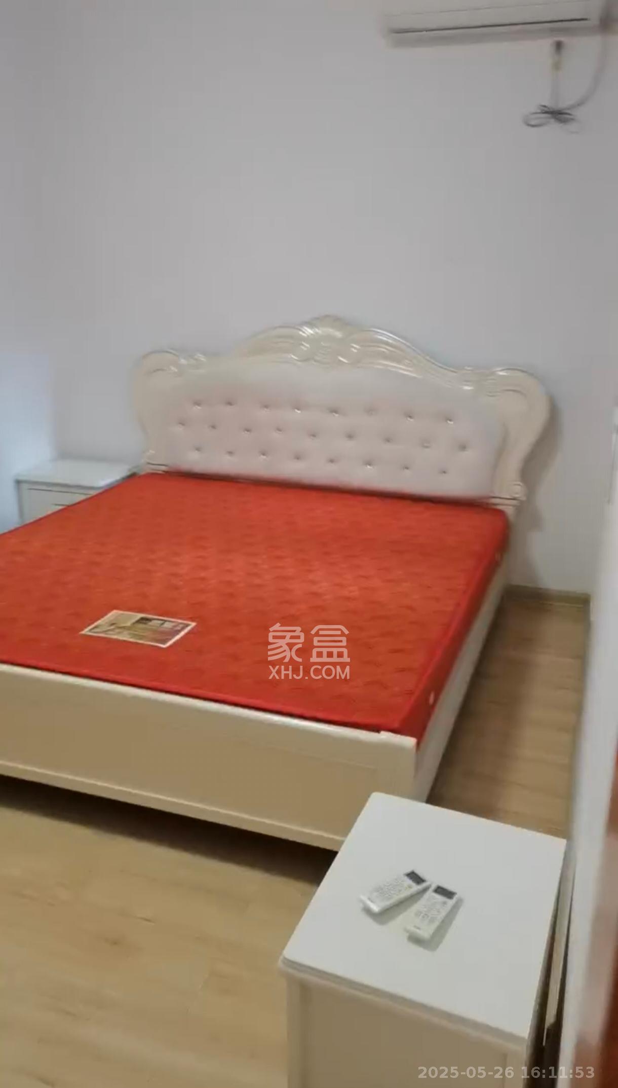 八方小区B区  3室2厅2卫   4000.00元/月室内图