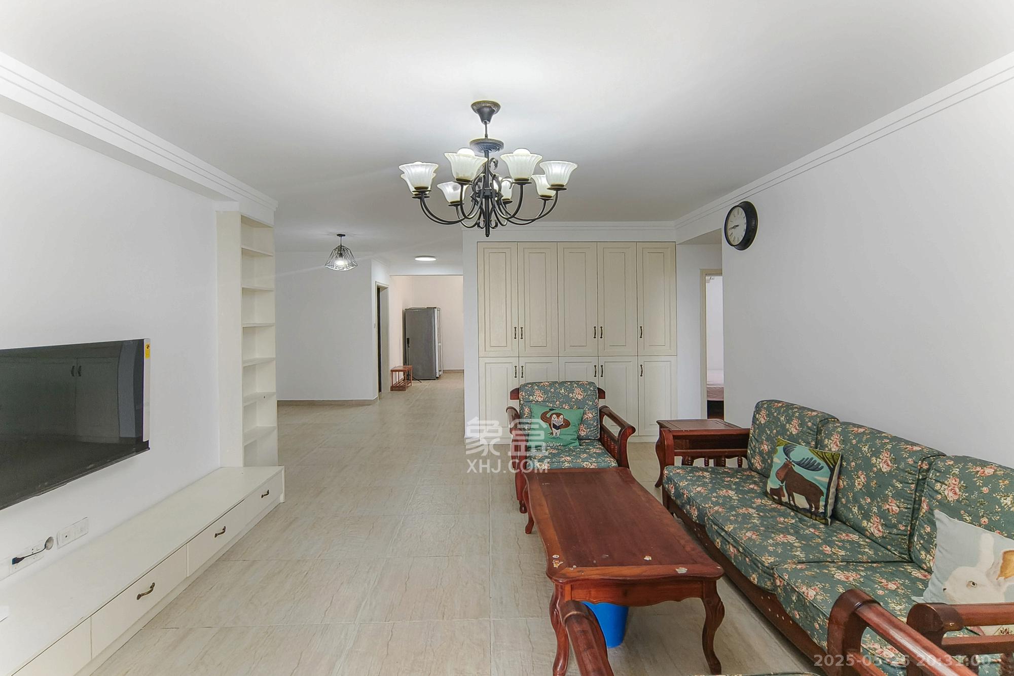 三一街区  3室2厅2卫    85.8万 三一街区  3室2厅2卫    85.8万客厅