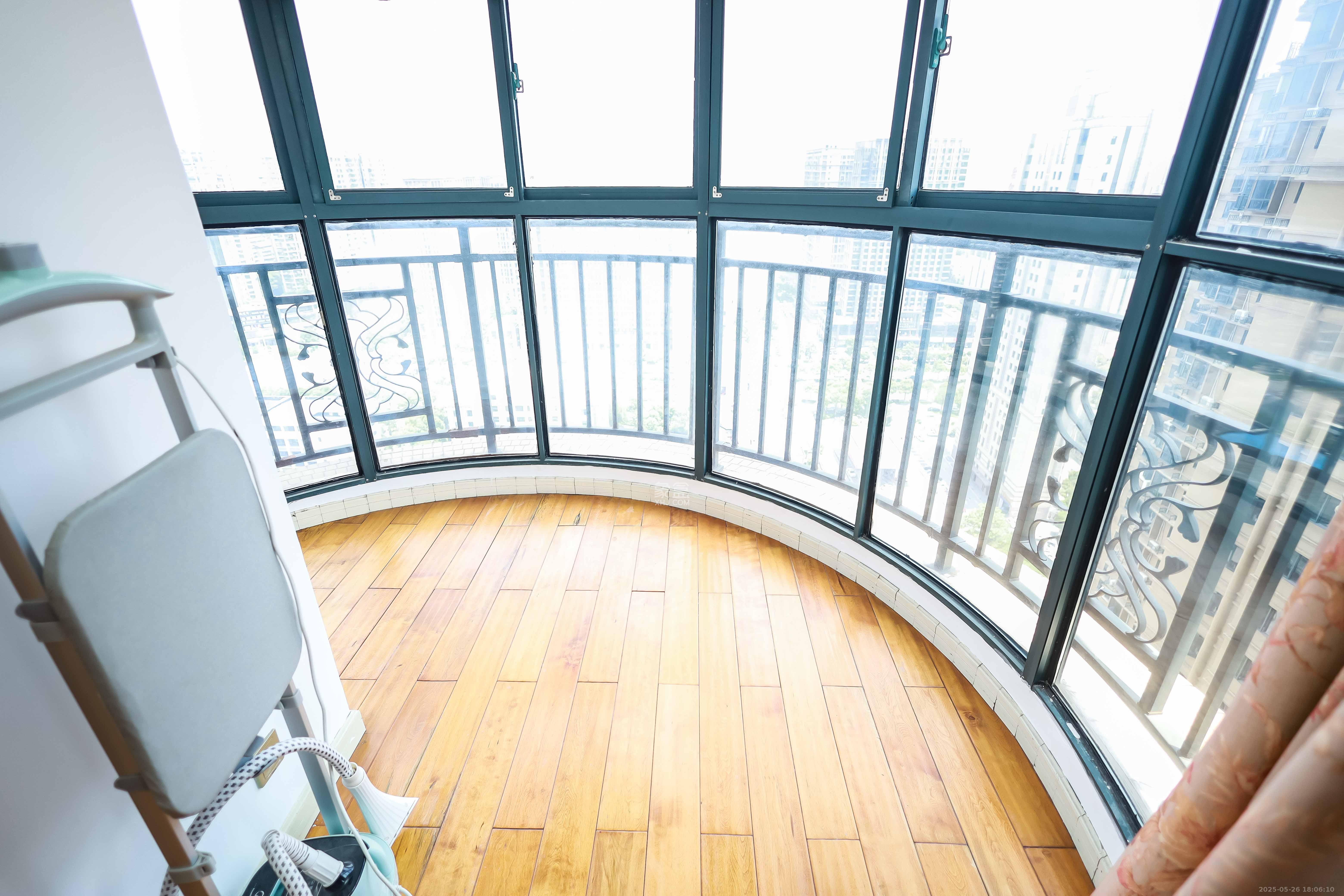 永祺西京  4室2厅2卫    165.0万 永祺西京  4室2厅2卫    165.0万阳台