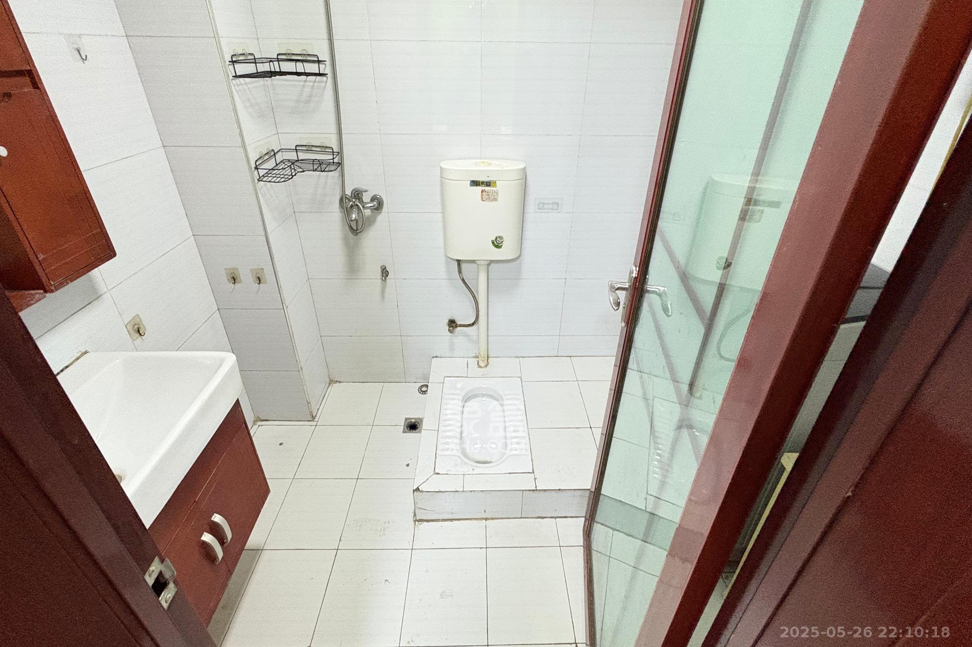 融圣国际 1室1厅1卫 50.0万 融圣国际 1室1厅1卫 50.0万卫生间