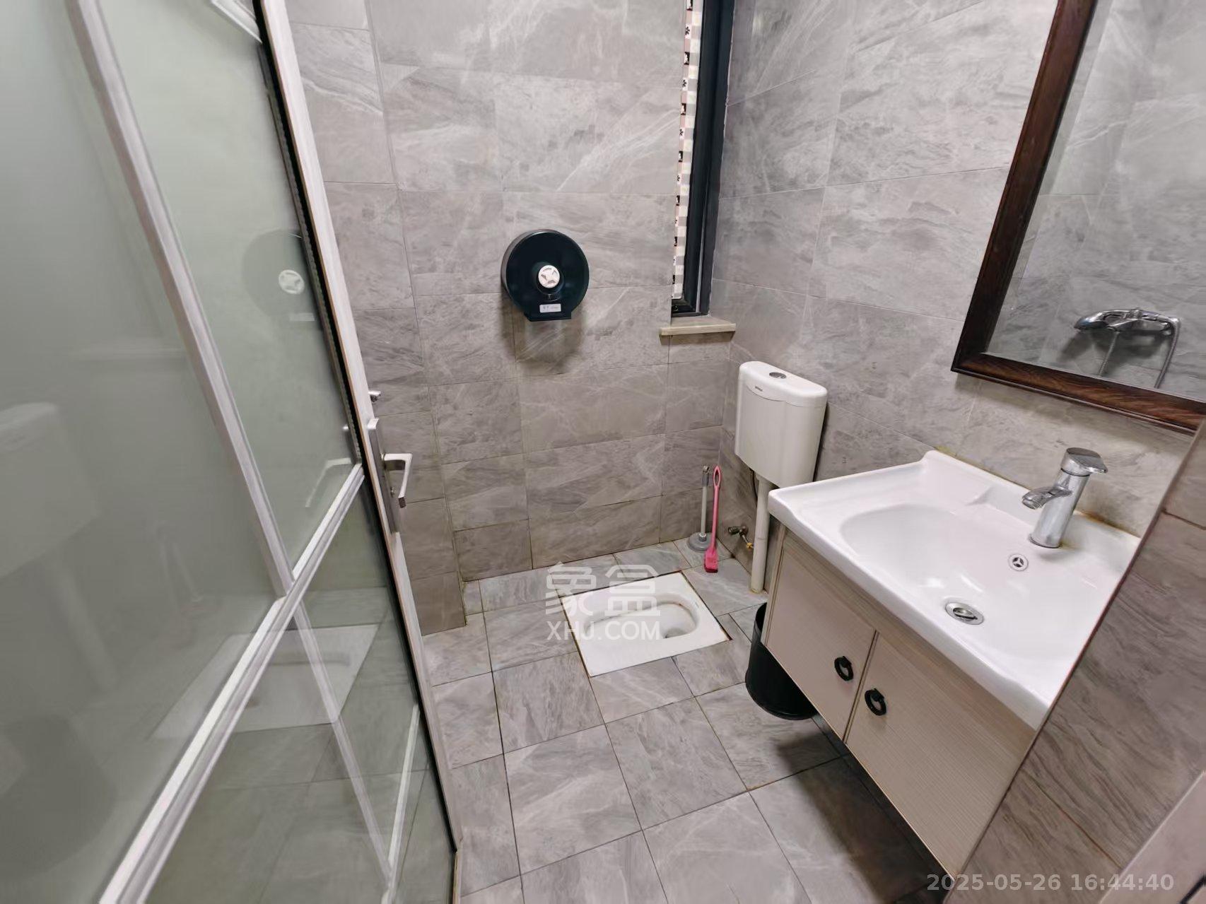 上庭苑  4室2厅2卫    5000.0元/月 上庭苑  4室2厅2卫    5000.0元/月室内图