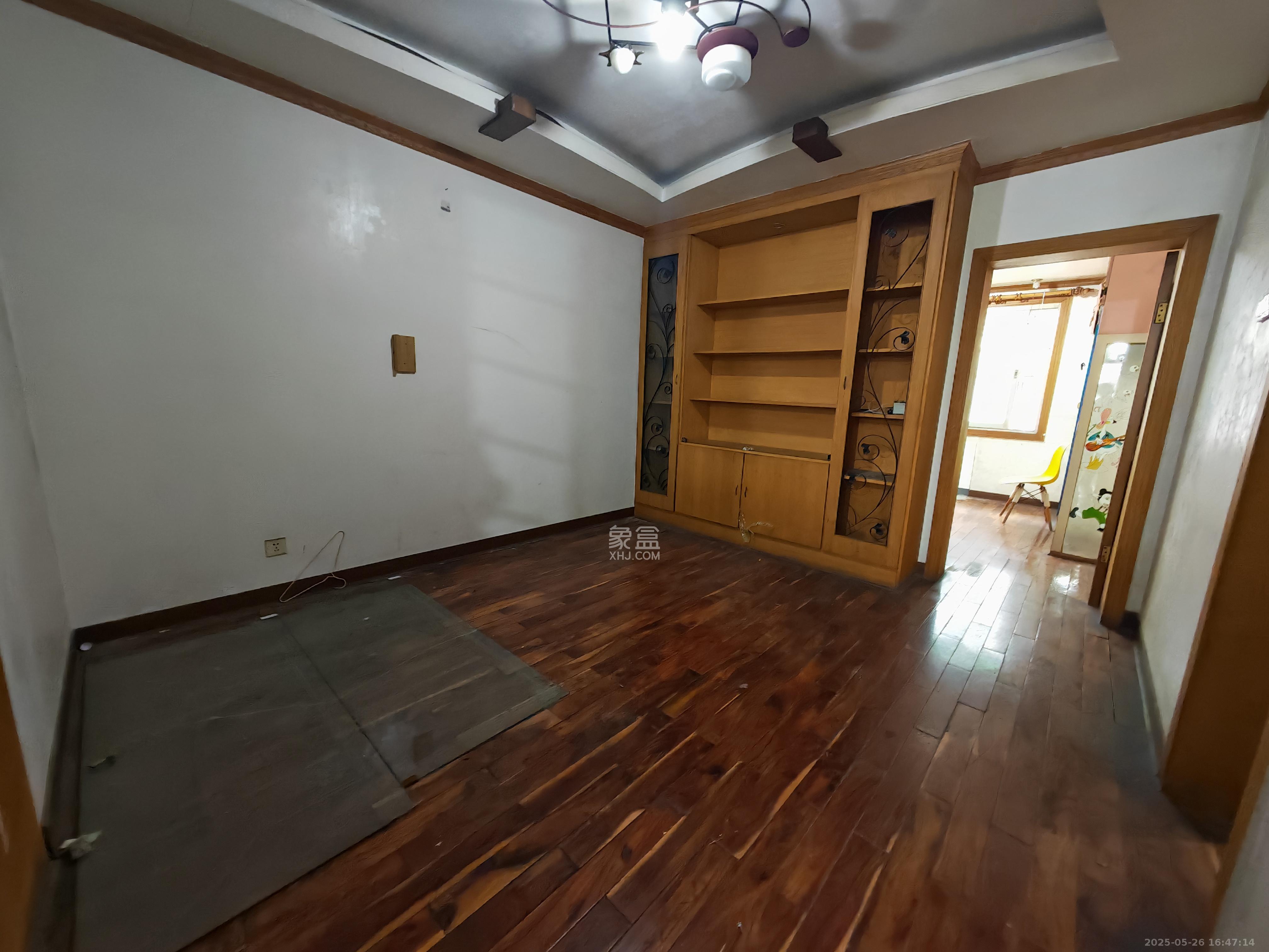 天润花园  3室2厅2卫    2200.0元/月室内图