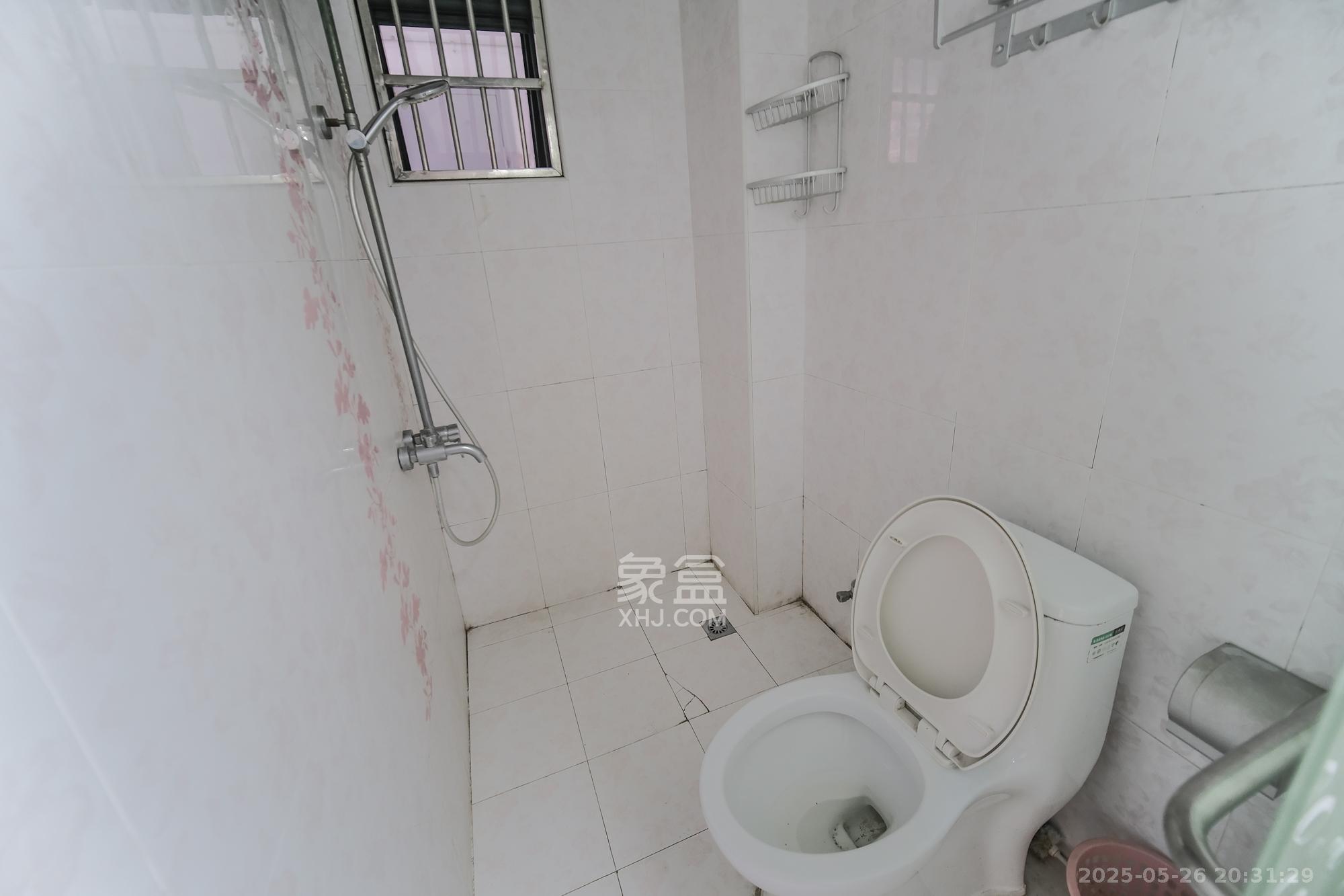 三一街区 2室2厅1卫 52.0万 三一街区 2室2厅1卫 52.0万卫生间