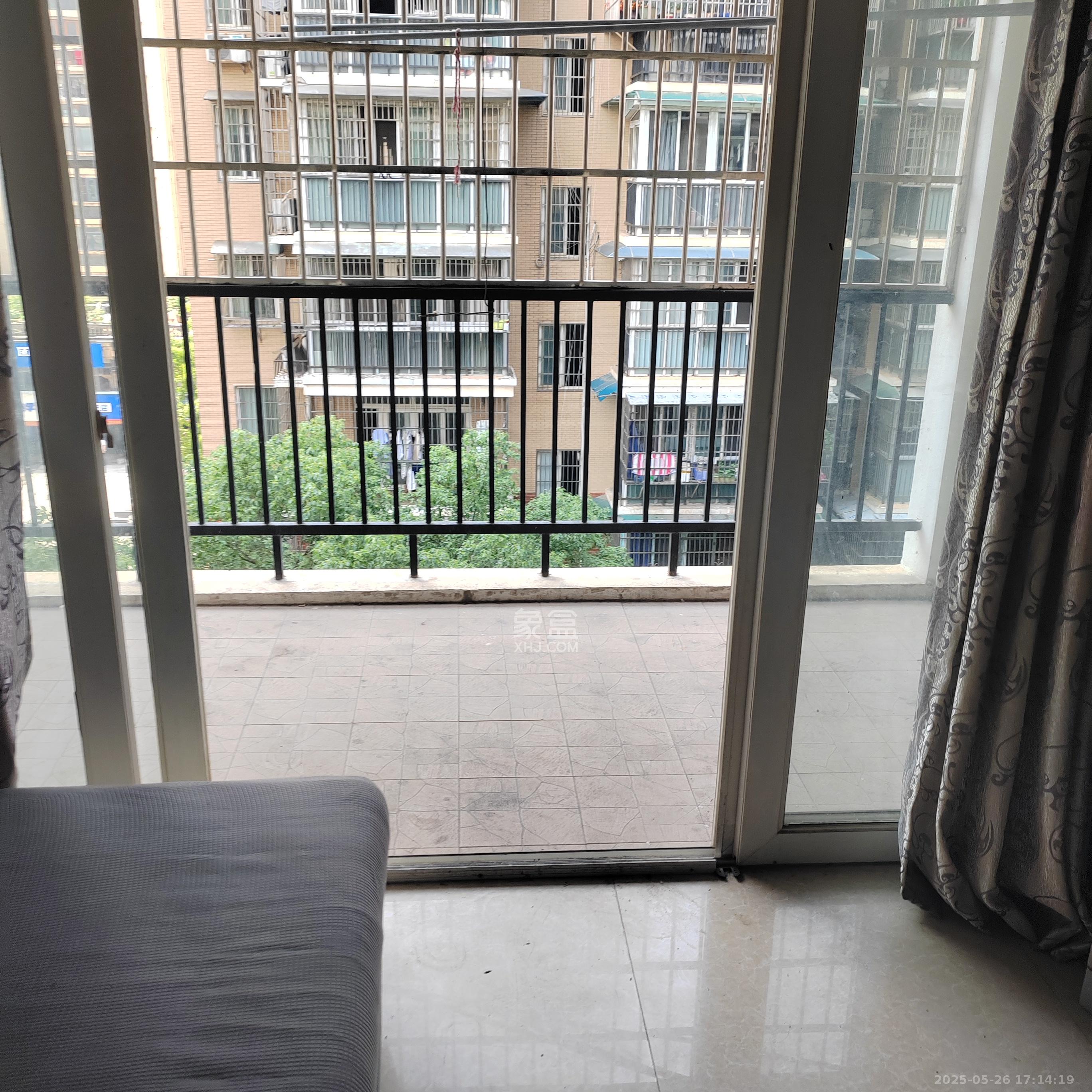 东南雅苑 3室2厅1卫 2500.0元/月 东南雅苑 3室2厅1卫 2500.0元/月室内图