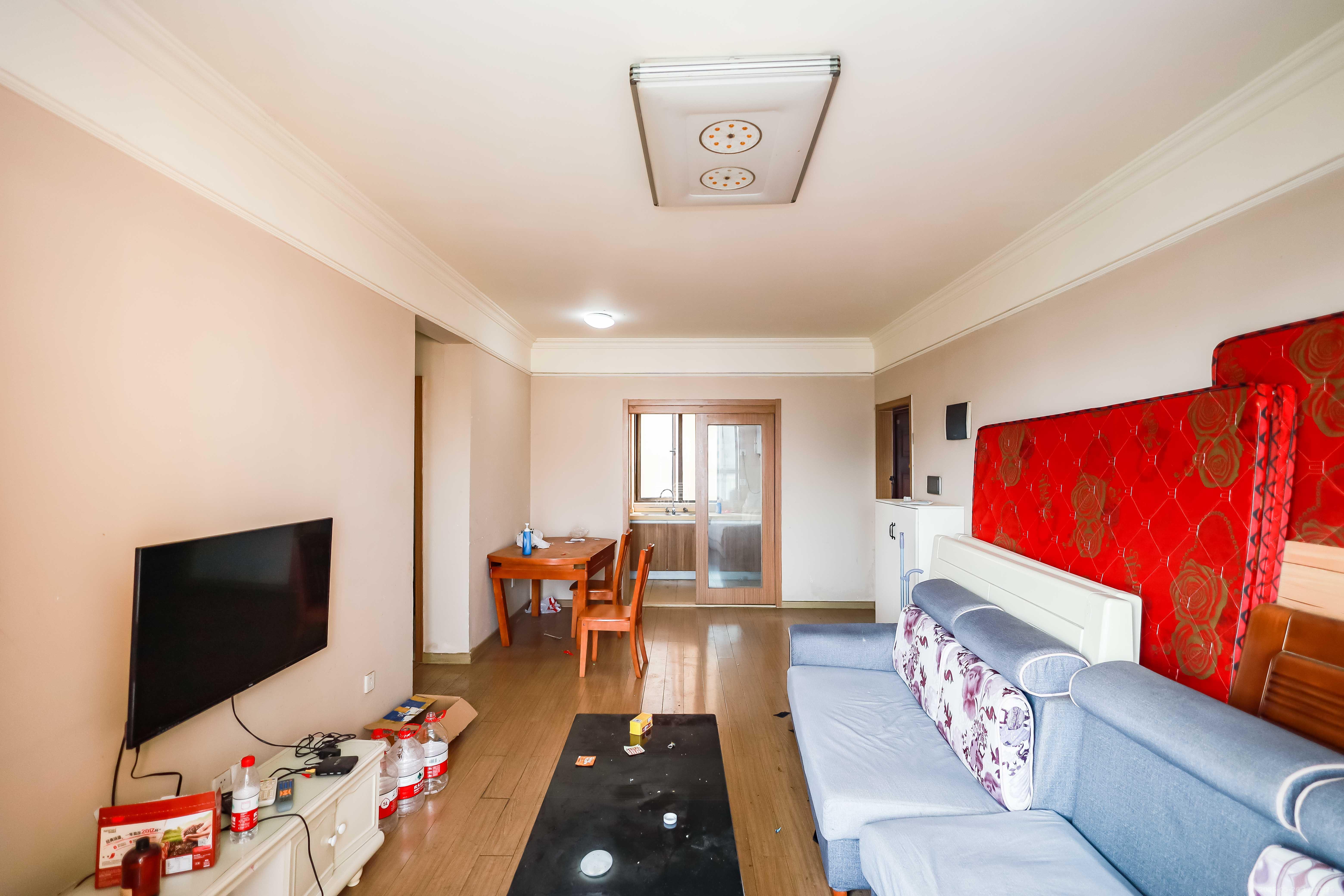 麓谷小镇 3室2厅2卫 71.5万 麓谷小镇 3室2厅2卫 71.5万客厅