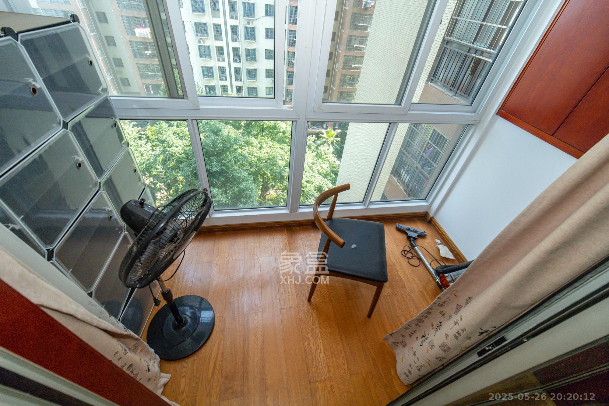 楚天世纪城东苑  3室2厅2卫    88.0万 楚天世纪城东苑  3室2厅2卫    88.0万阳台