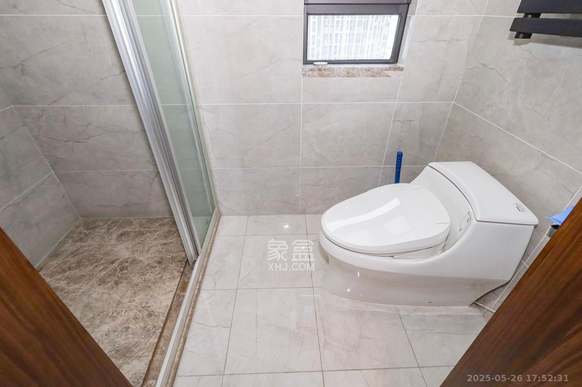 万科里金域滨江 4室2厅2卫 400.0万 万科里金域滨江 4室2厅2卫 400.0万卫生间