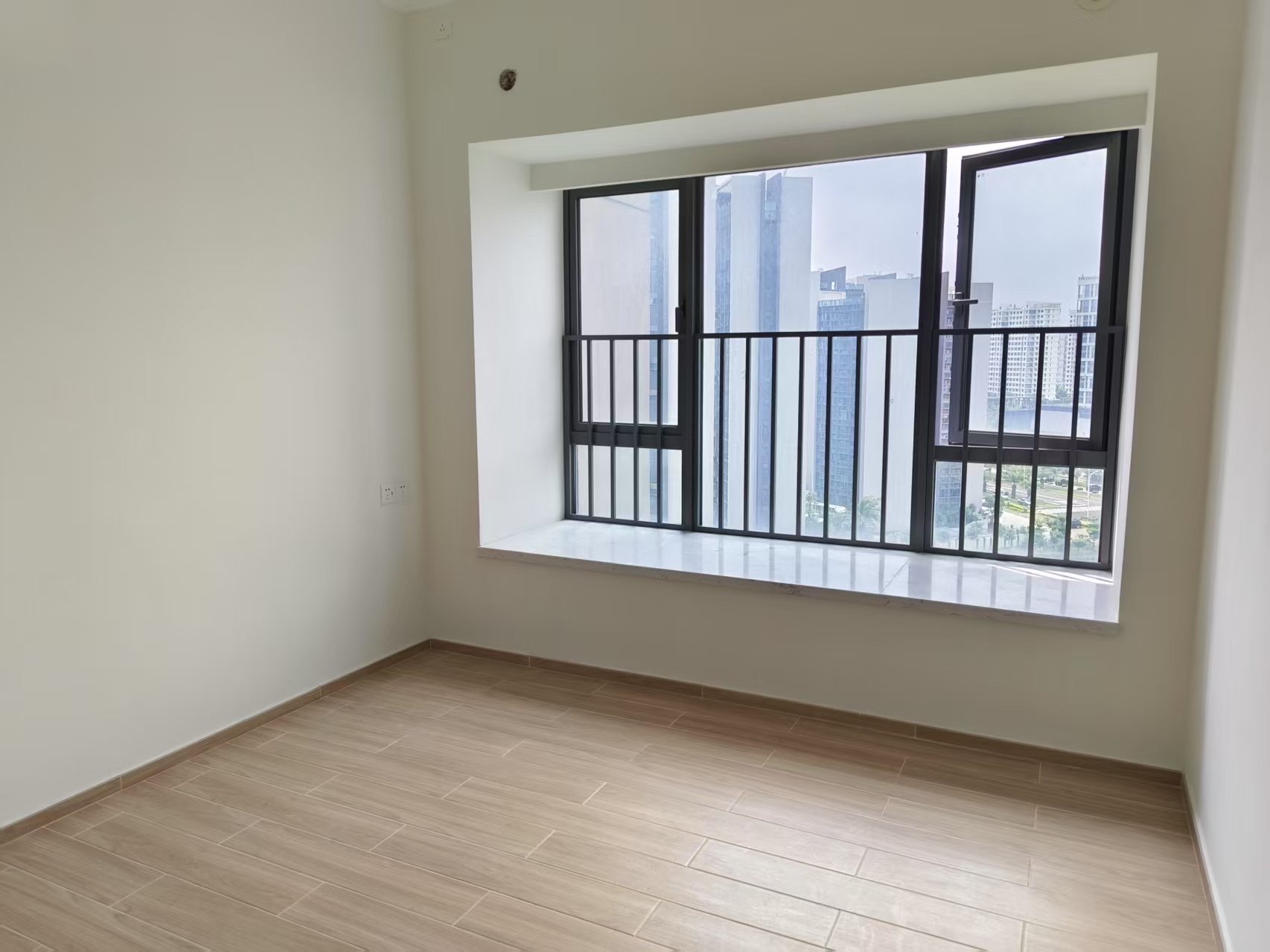 华侨城曦海岸3期  4室2厅2卫    3000.0元/月 华侨城曦海岸3期  4室2厅2卫    3000.0元/月室内图