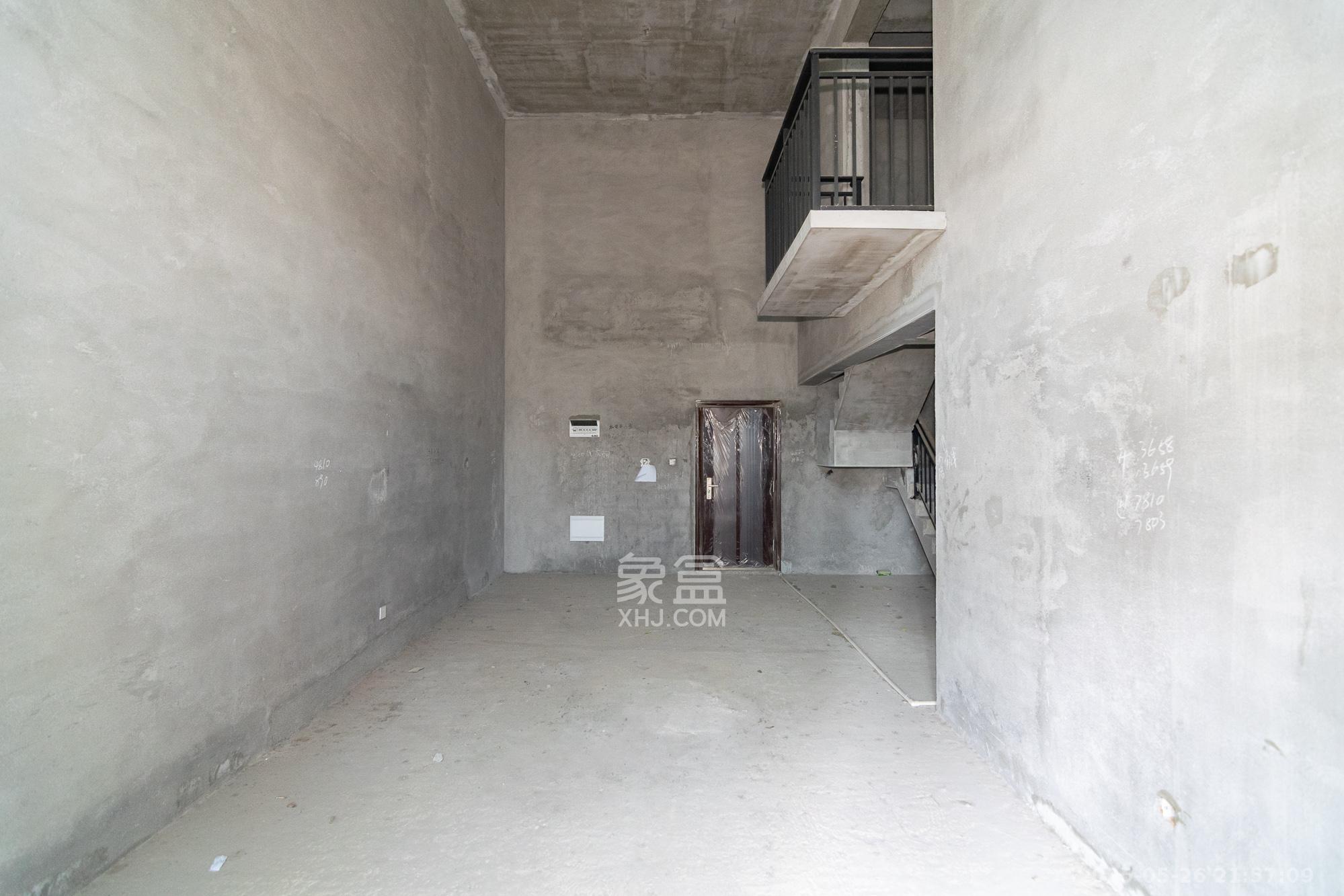 大汉月亮河畔  4室2厅2卫    63.0万客厅