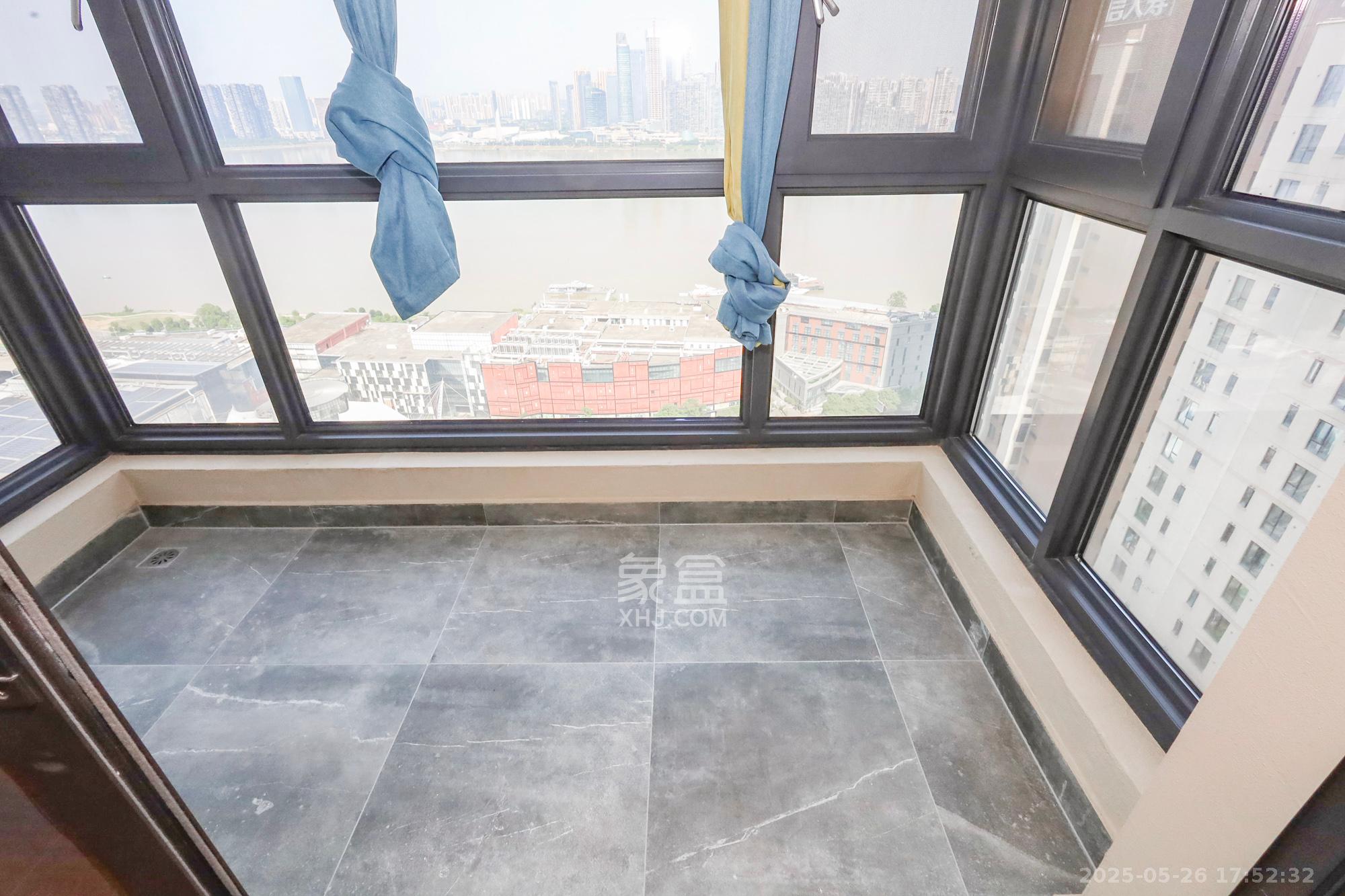 万科里金域滨江 4室2厅2卫 400.0万 万科里金域滨江 4室2厅2卫 400.0万阳台