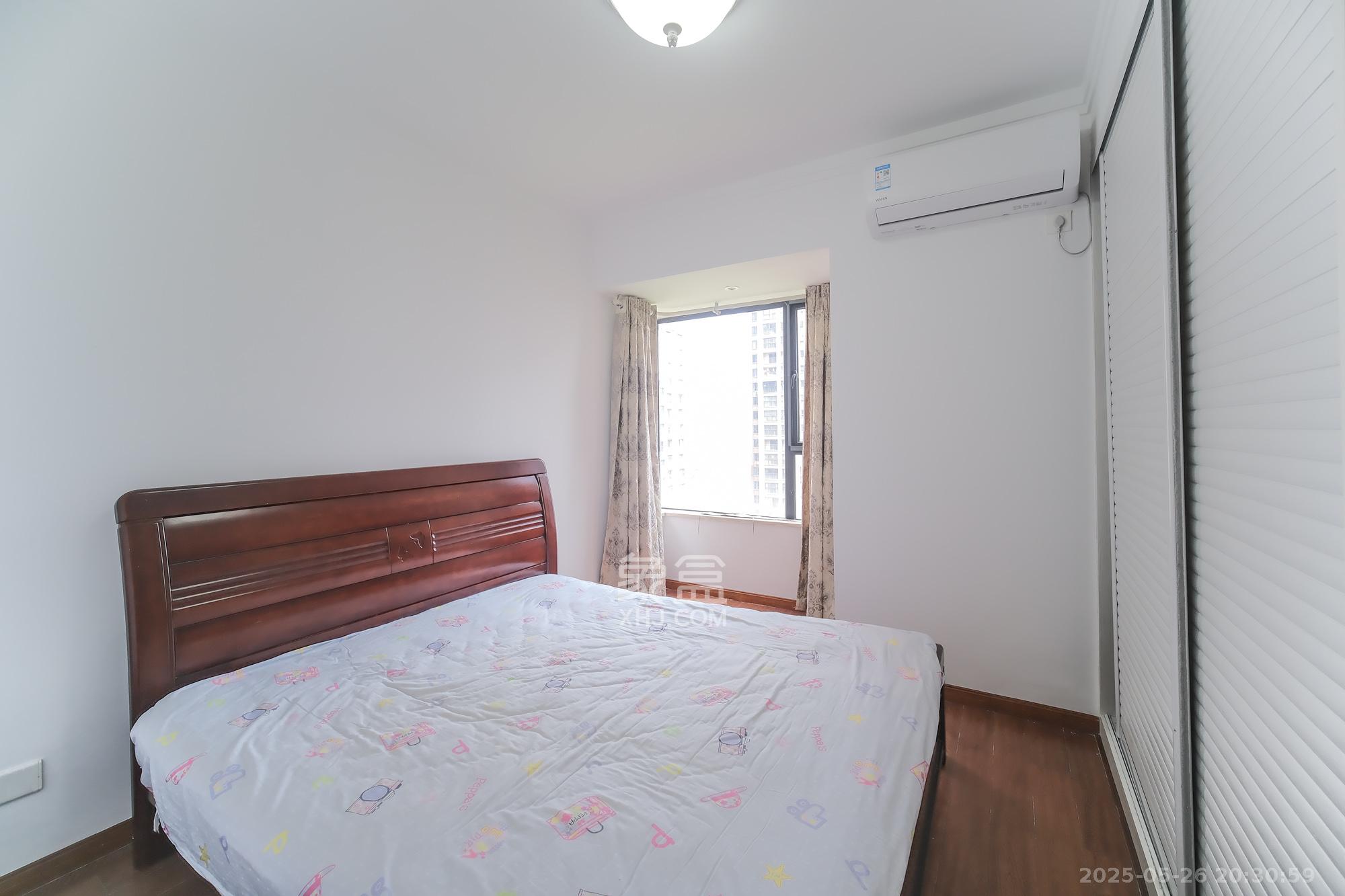 三一街区  3室2厅2卫    85.8万 三一街区  3室2厅2卫    85.8万卧室