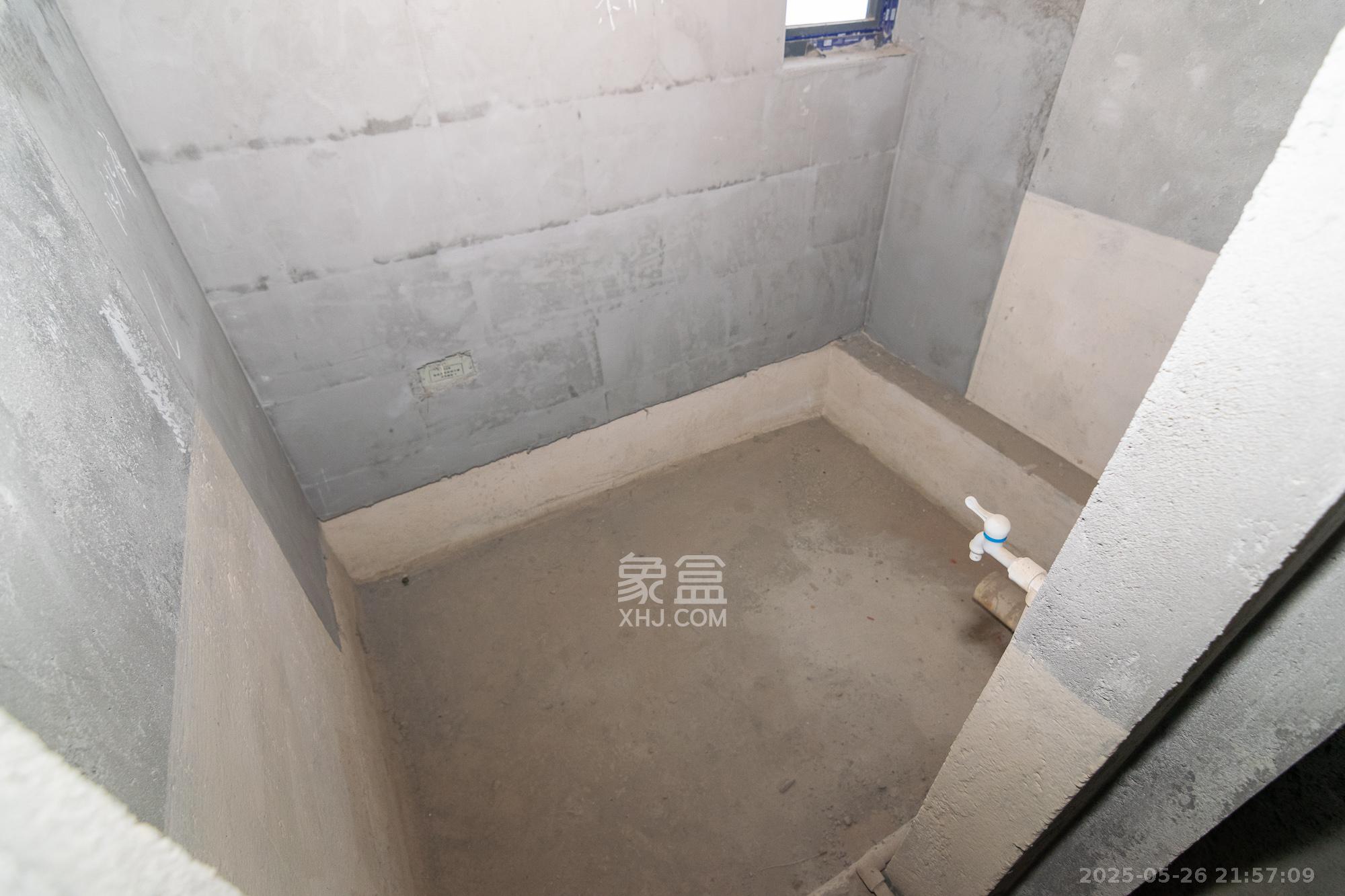 大汉月亮河畔  4室2厅2卫    63.0万卫生间