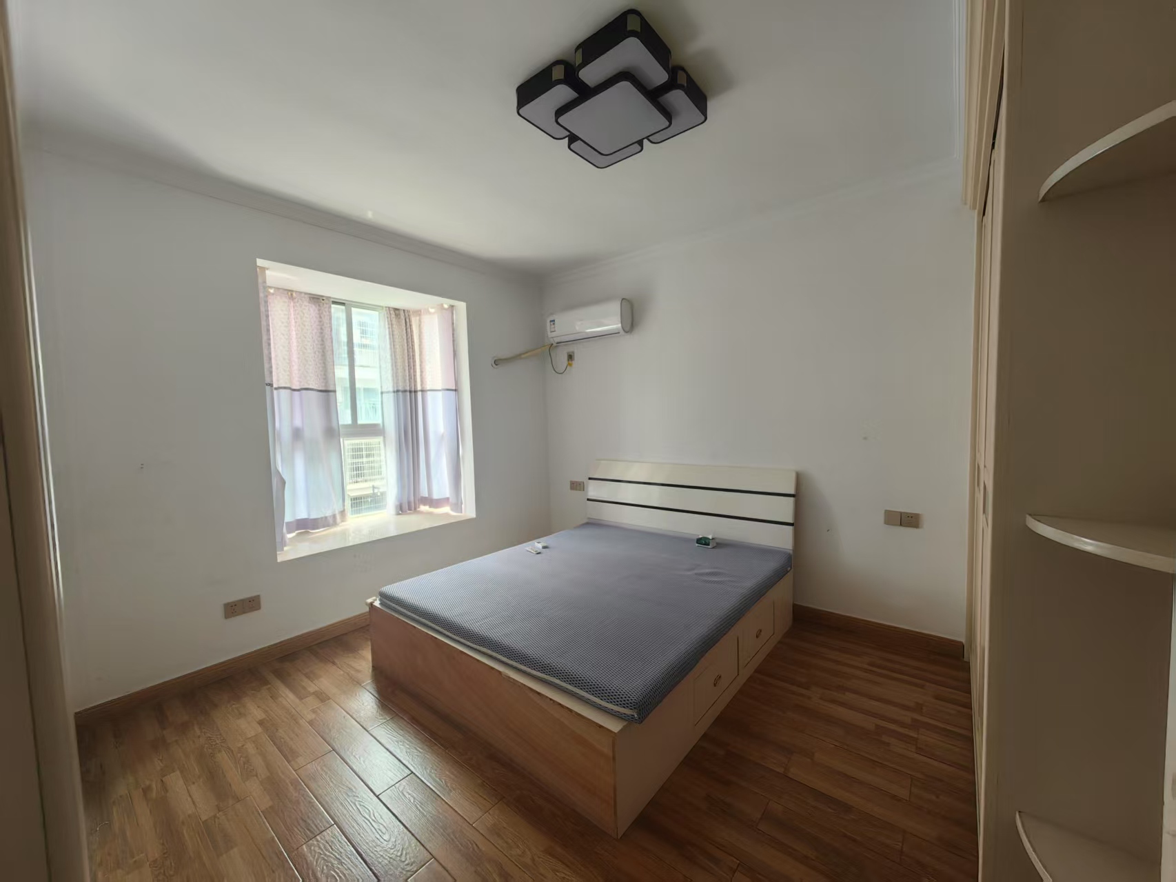 林农小区  3室2厅1卫    1000.0元/月 林农小区  3室2厅1卫    1000.0元/月室内图