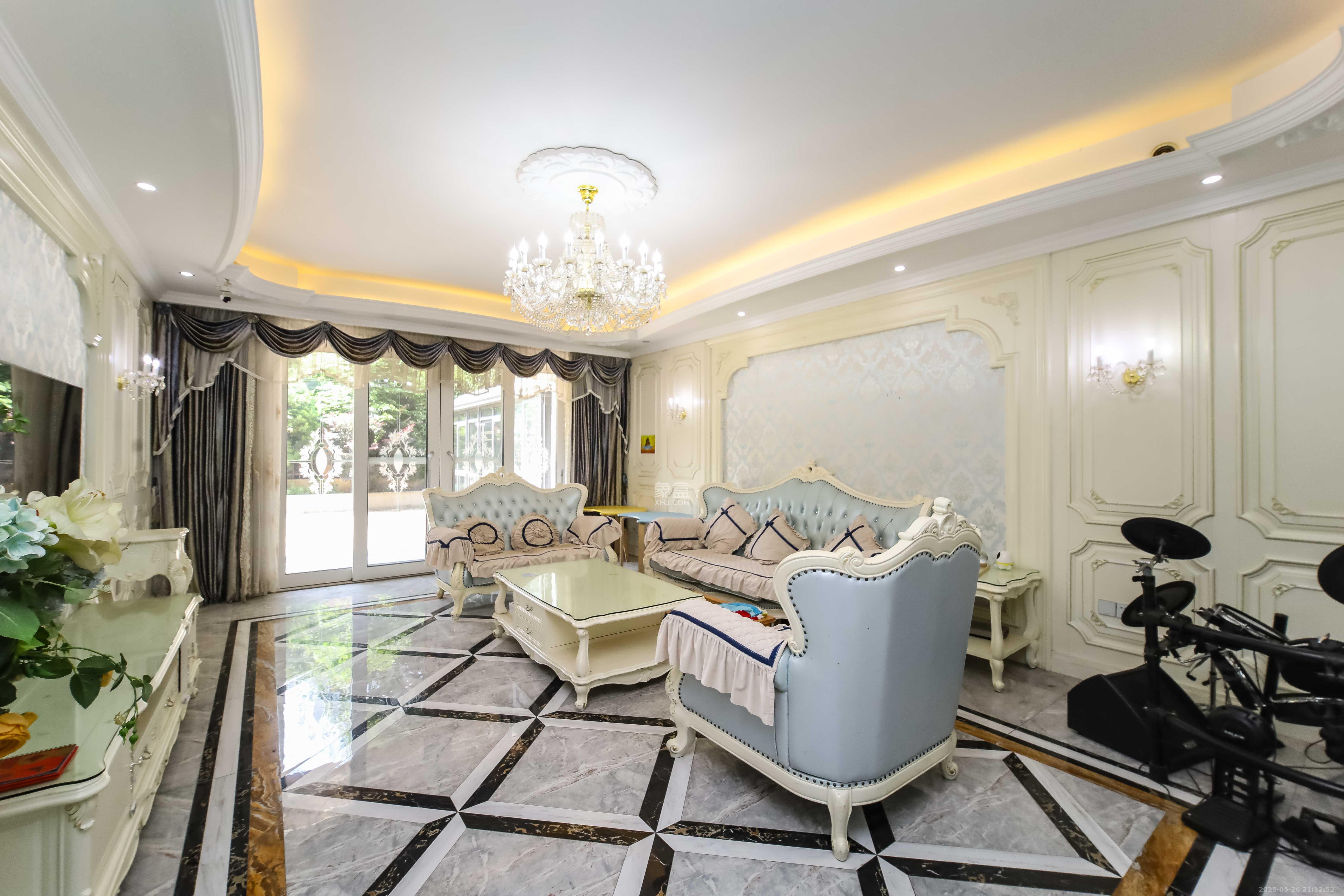 江河中央洋房  4室2厅2卫    450.0万 江河中央洋房  4室2厅2卫    450.0万客厅