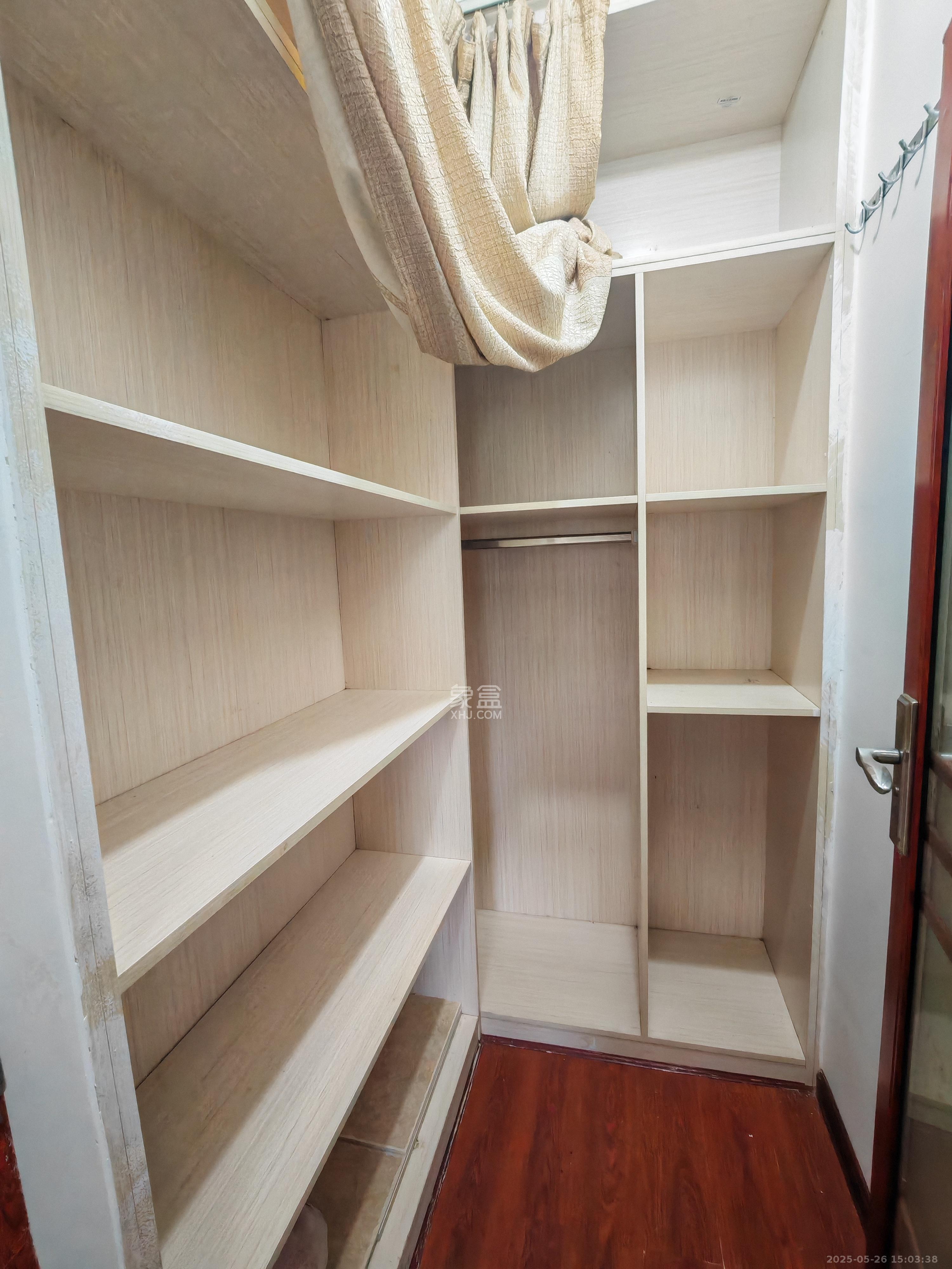 天鸿天府(天鸿中央大院)  4室2厅2卫    2900.0元/月 天鸿天府(天鸿中央大院)  4室2厅2卫    2900.0元/月室内图