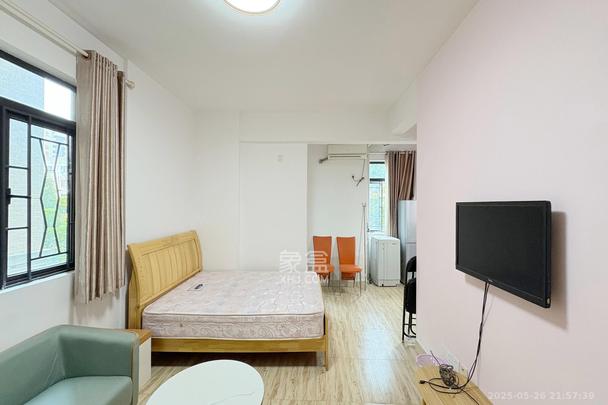 湘域城邦(湘域国际中心)  1室1厅1卫    58.8万 湘域城邦(湘域国际中心)  1室1厅1卫    58.8万客厅