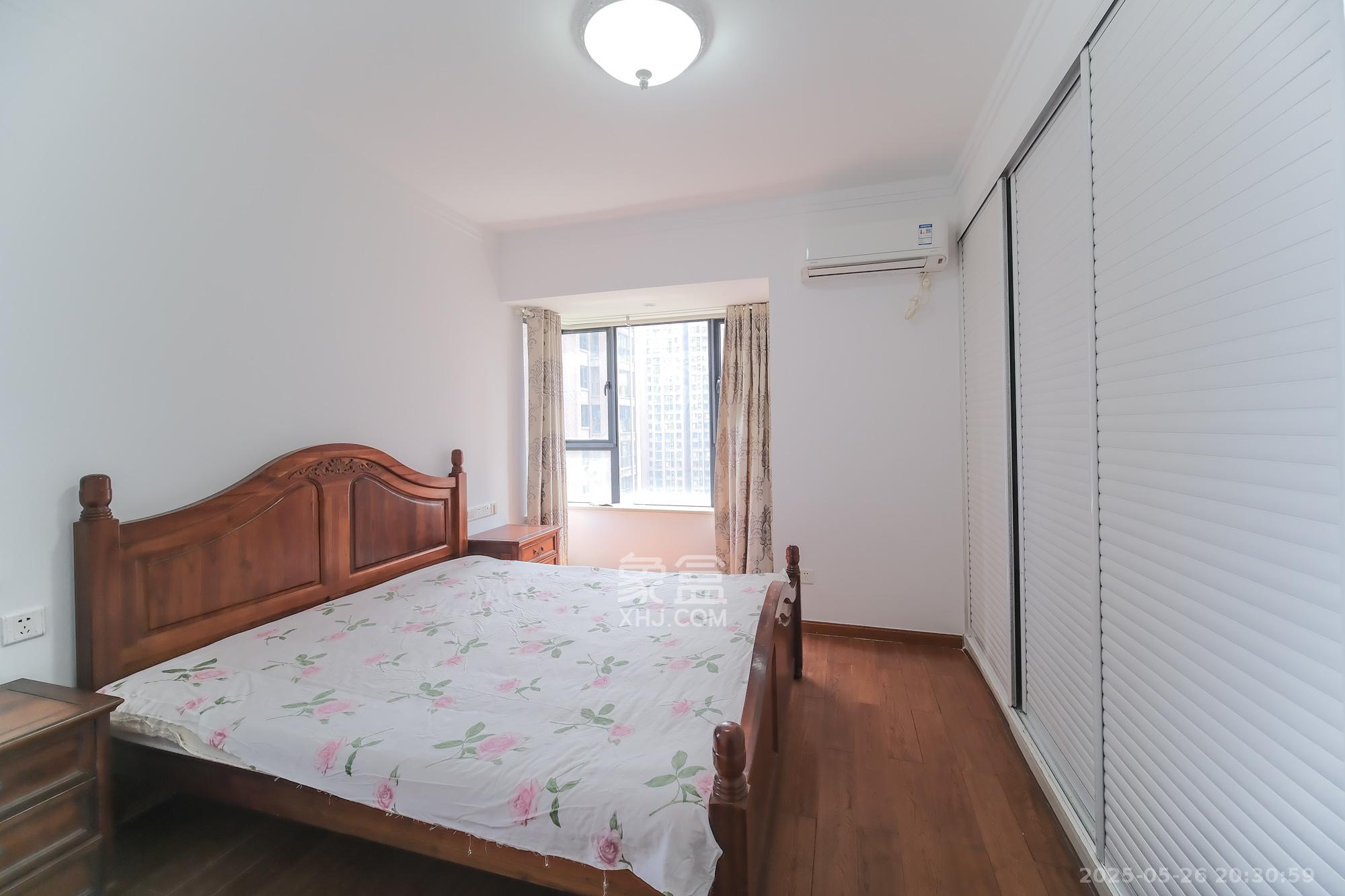 三一街区  3室2厅2卫    85.8万 三一街区  3室2厅2卫    85.8万卧室